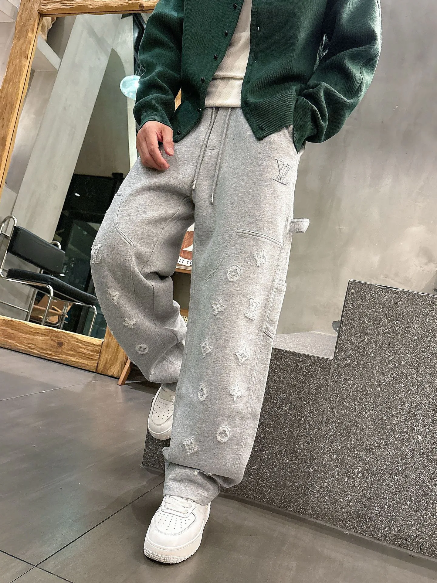Брюки Мужские Louis Vuitton 18596867