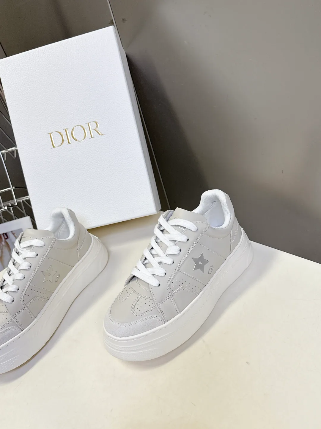Women's Sneakers CHRISTIAN DIOR 18005372