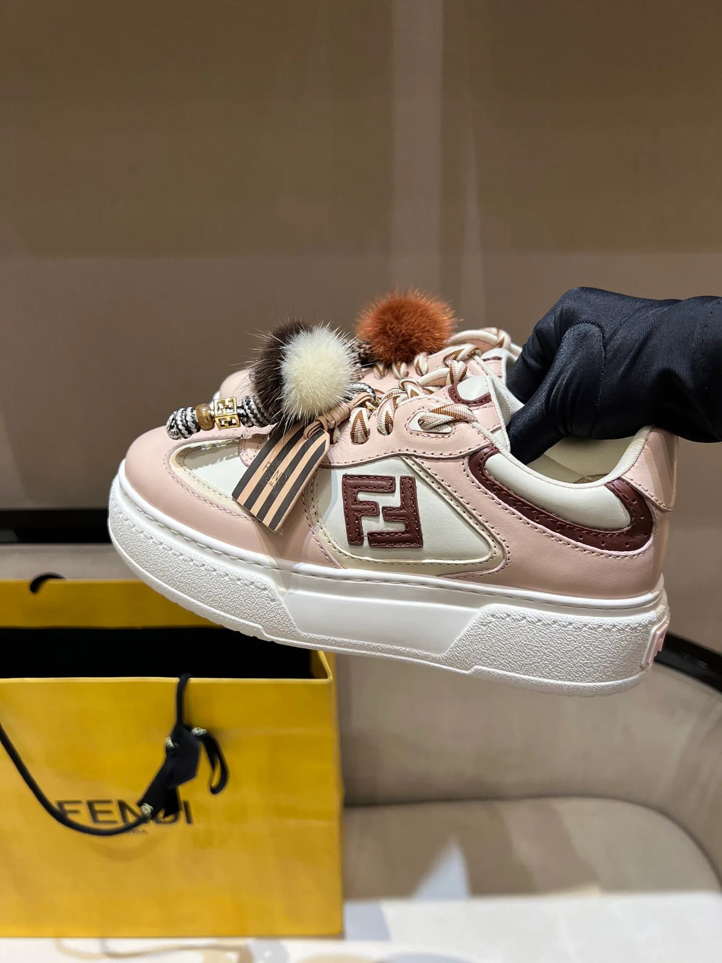 Women's Sneakers FENDI 18020651