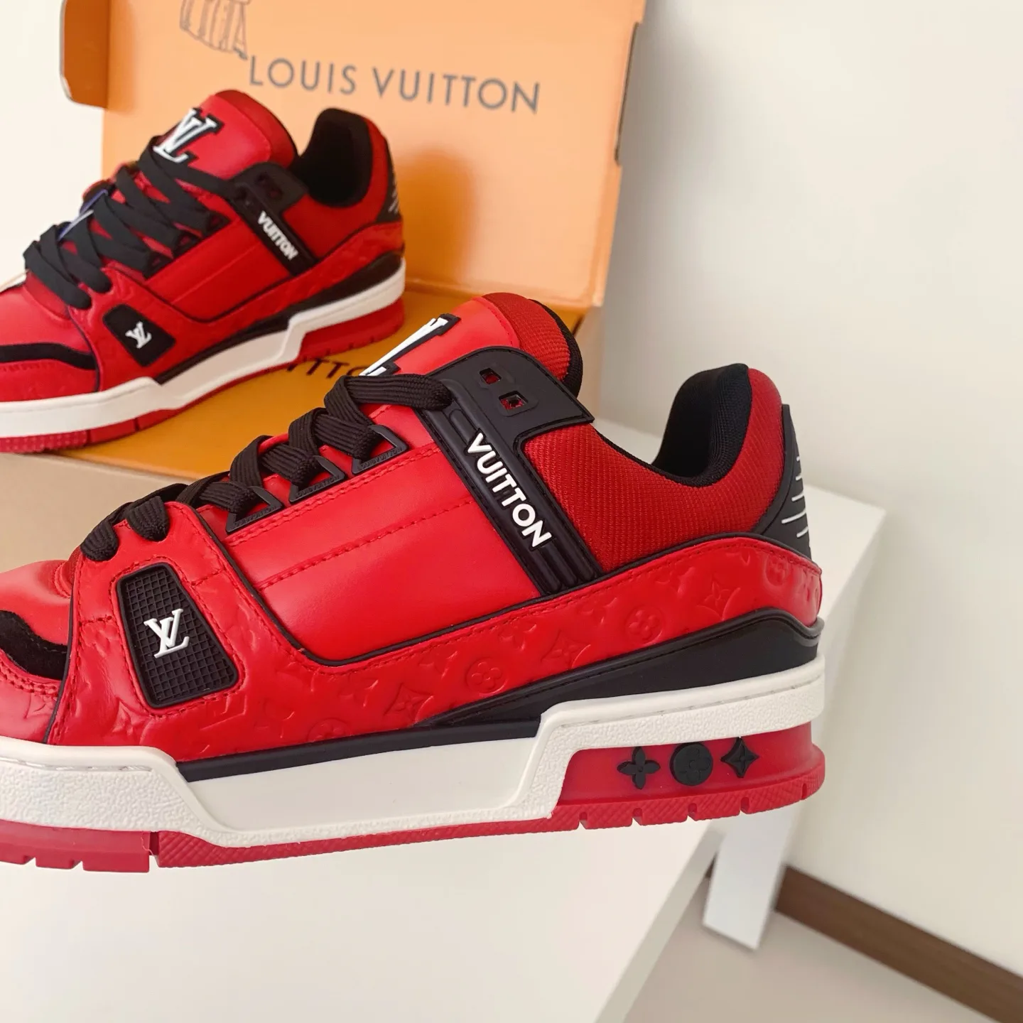 Women's Sneakers LOUIS VUITTON 18258382