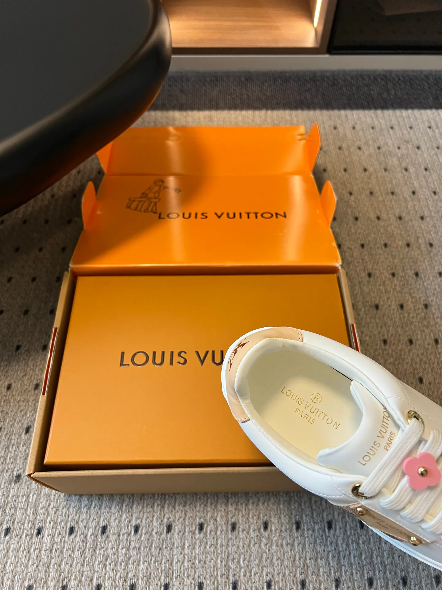 Women's Sneakers LOUIS VUITTON 17844593