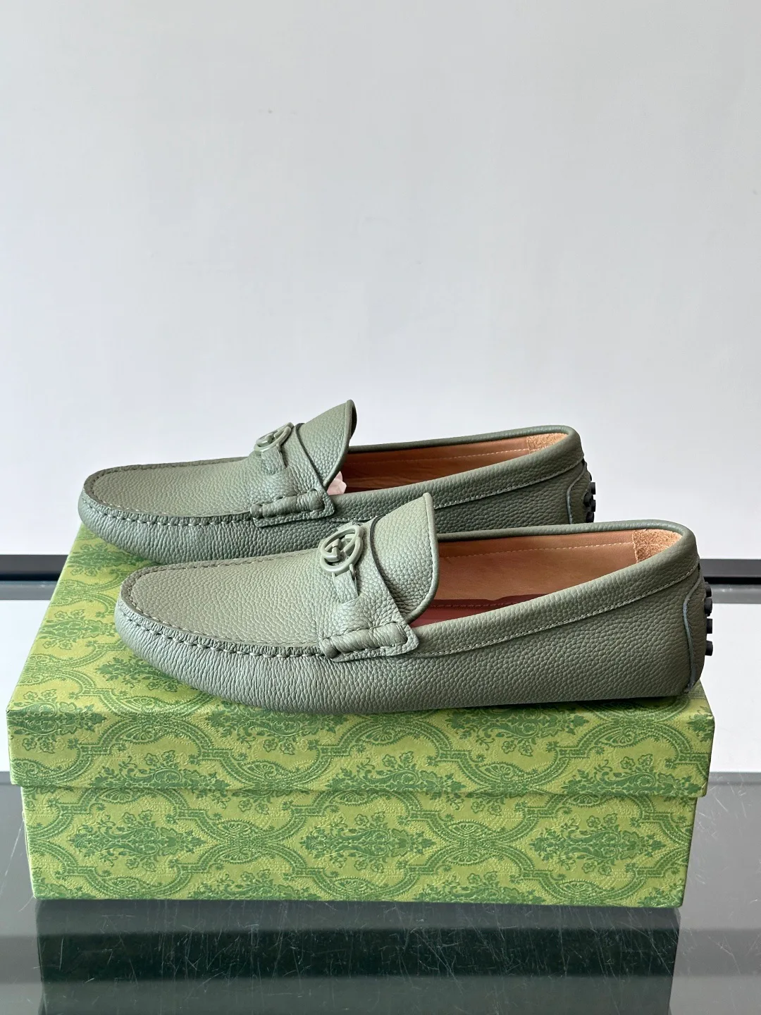 Men's Loafers And Dress Shoes GUCCI 17588557