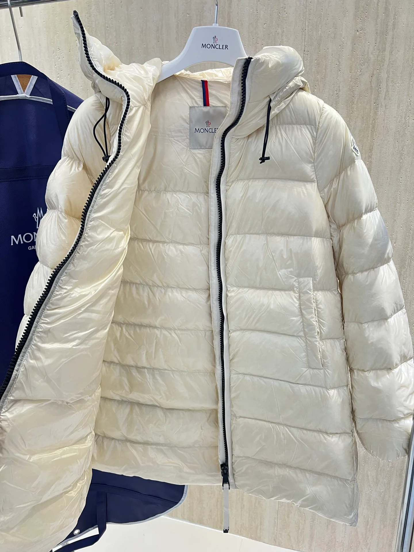Women's Jackets And Down Jackets MONCLER 17958878