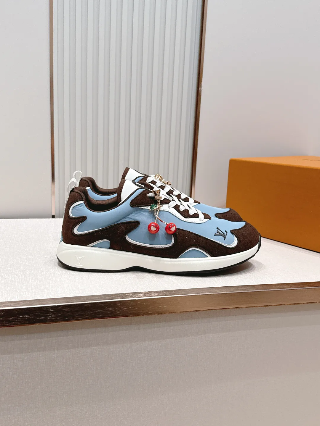 Men's Sneakers LOUIS VUITTON 17926424