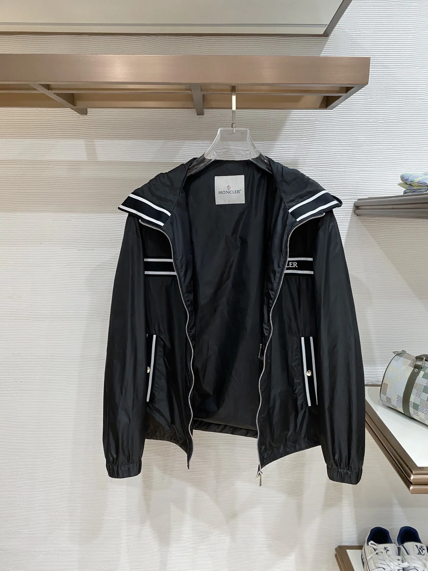 Men's Jackets And Down Jackets MONCLER 18510165