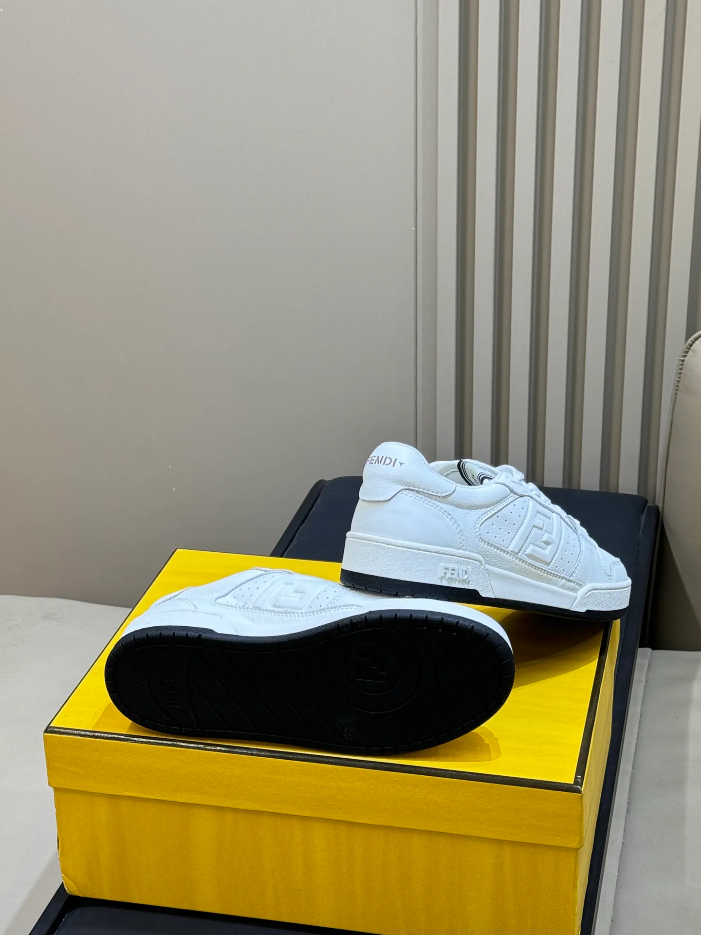 Women's Sneakers FENDI 18073186