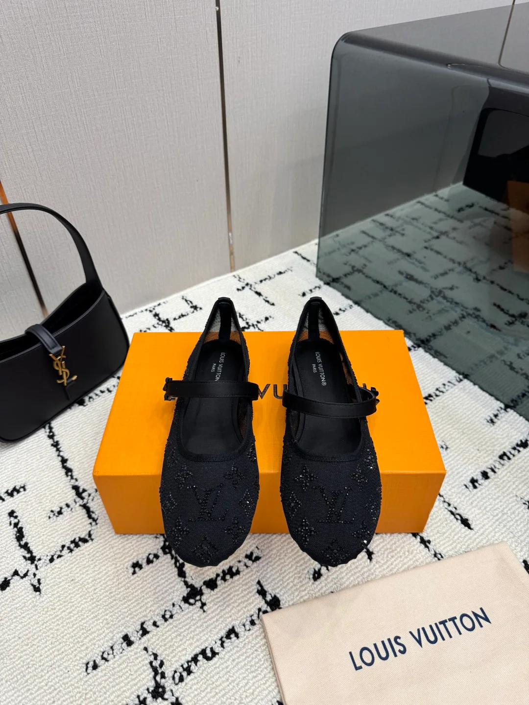 Women's Ballet Flats LOUIS VUITTON 17947020