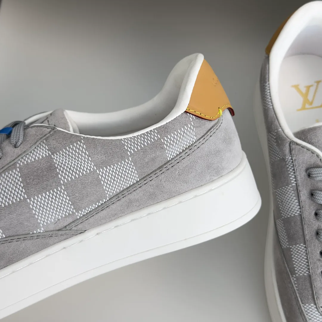 Women's Sneakers LOUIS VUITTON 17950381