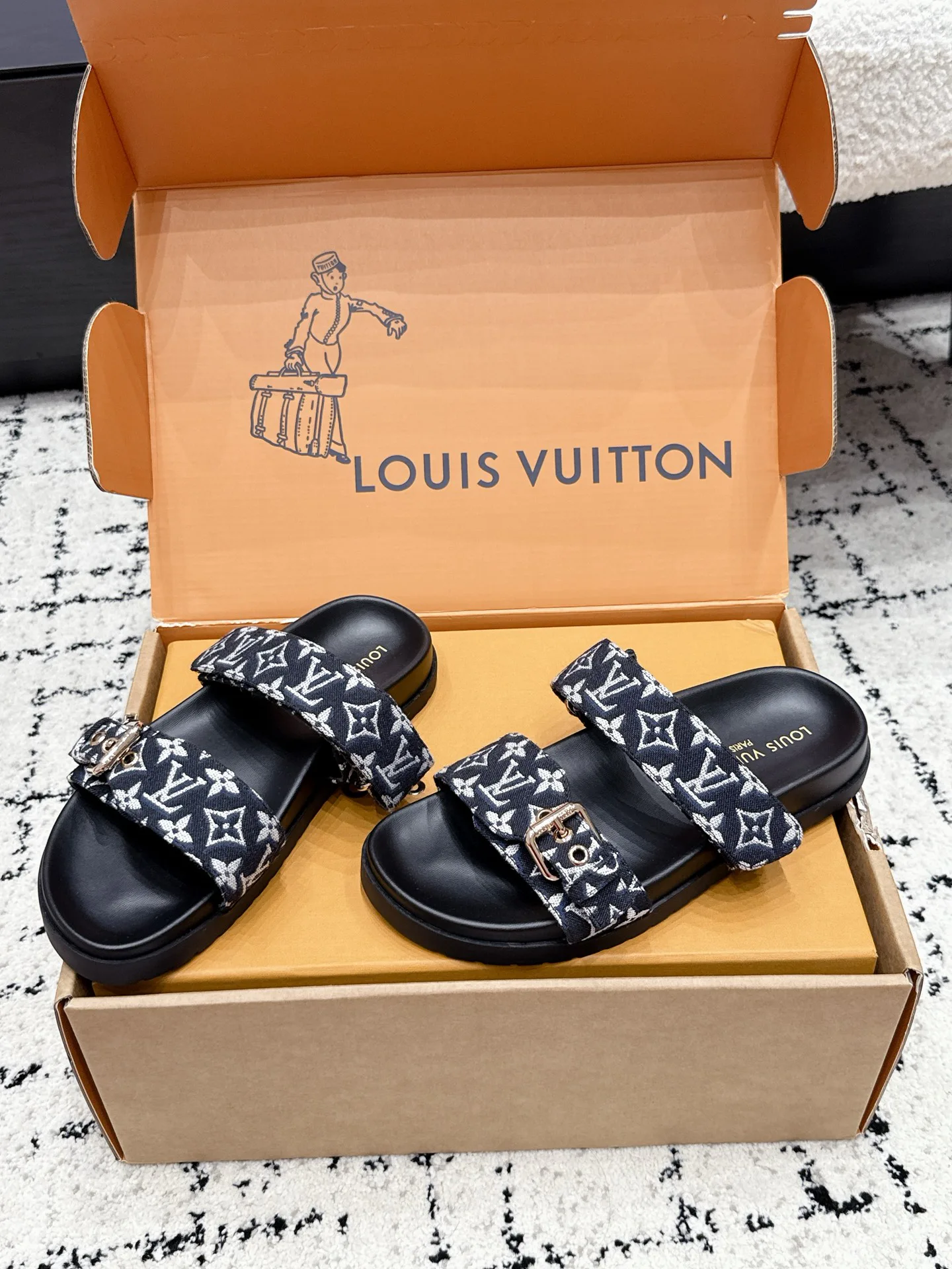 Women's Flip-Flops LOUIS VUITTON 17522814