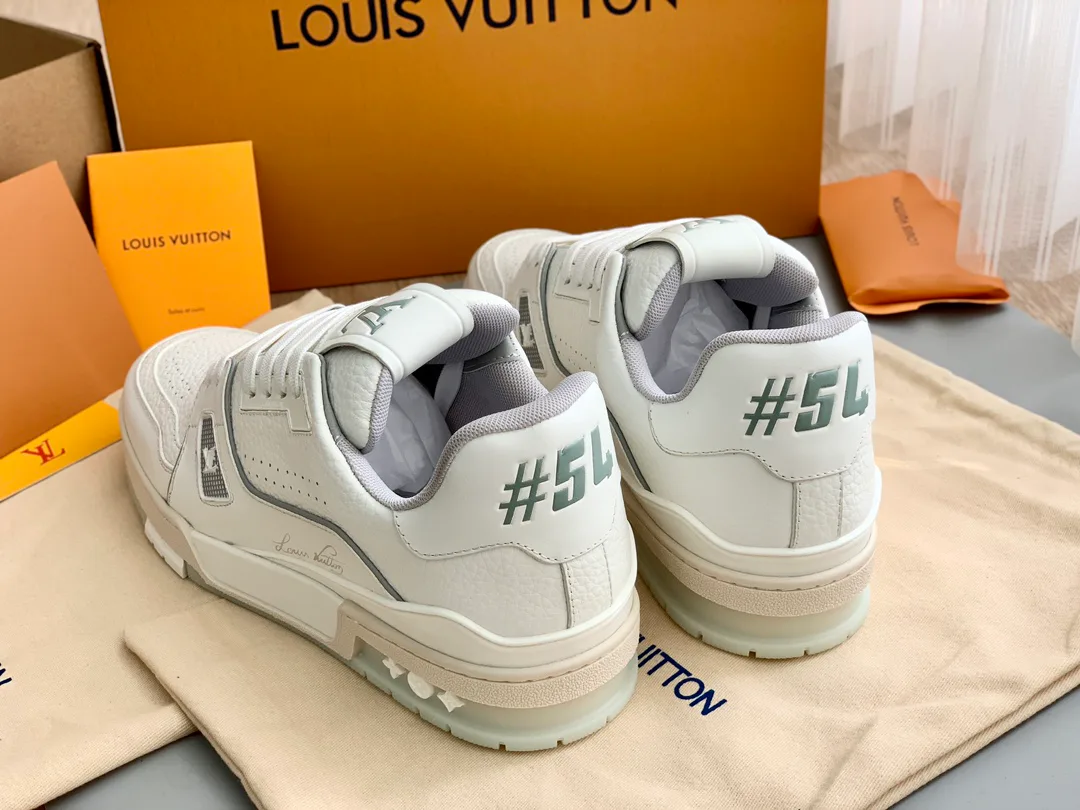 Women's Sneakers LOUIS VUITTON 18014139