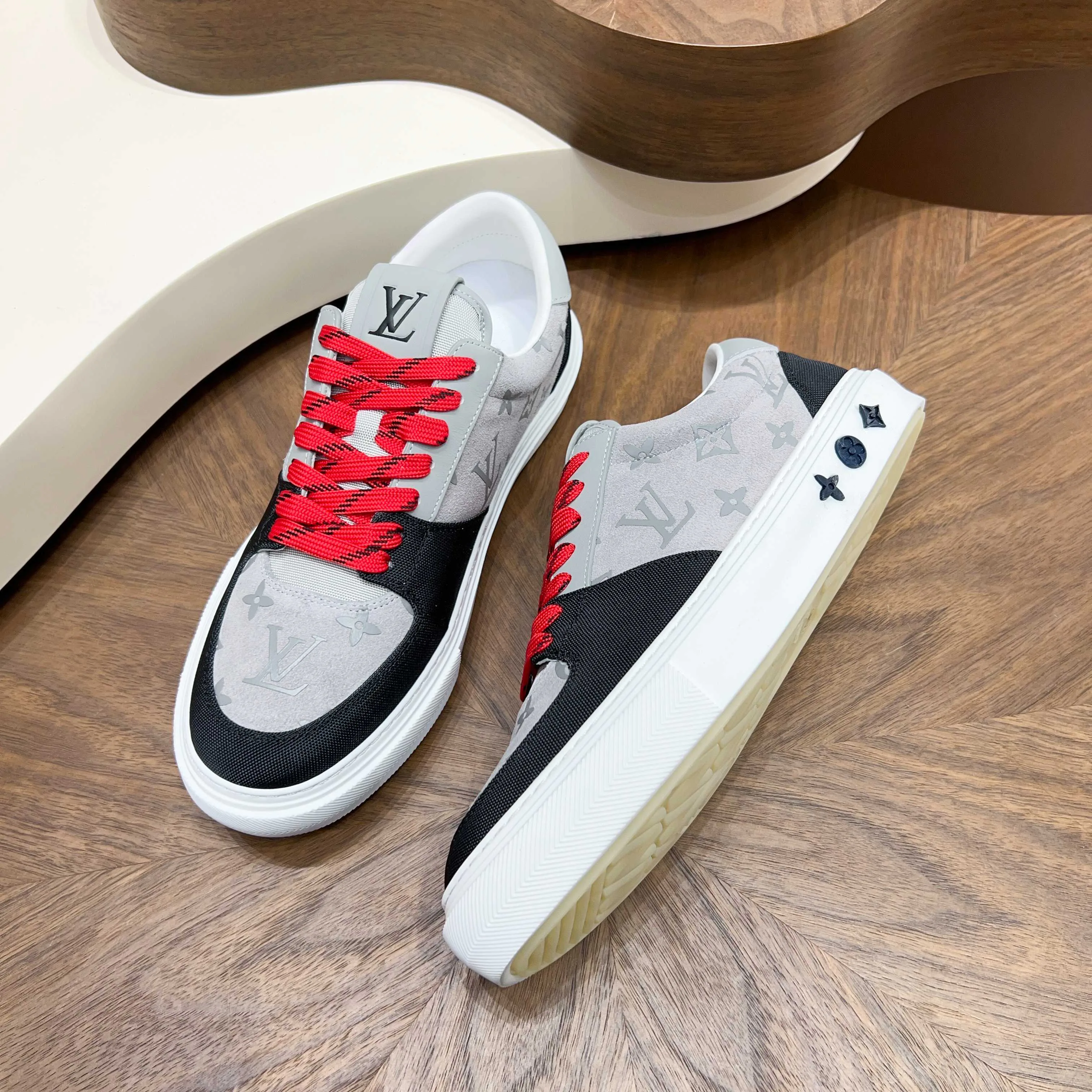 Men's Sneakers LOUIS VUITTON 18117094