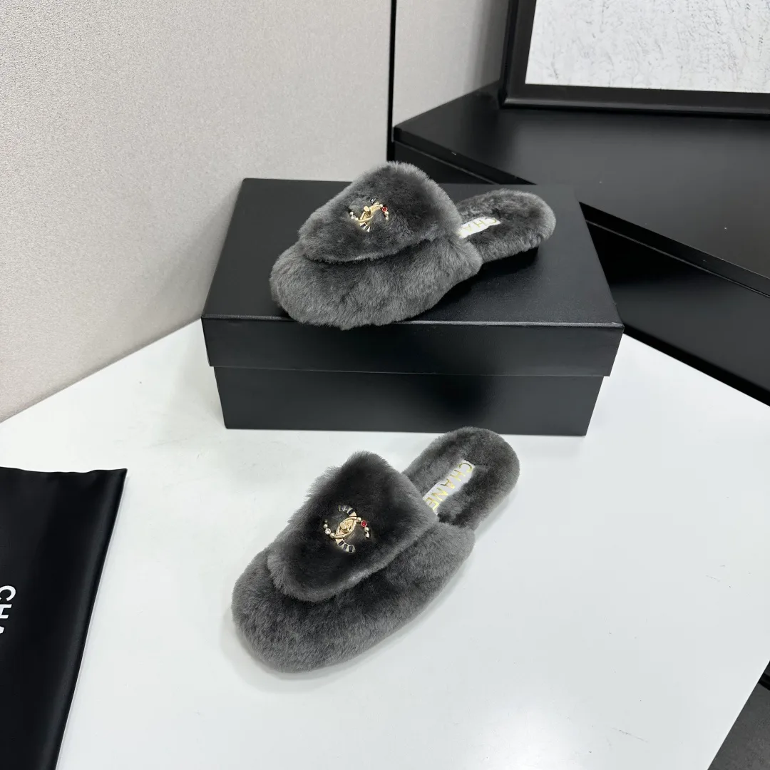 Women's Slippers CHANEL 18436109