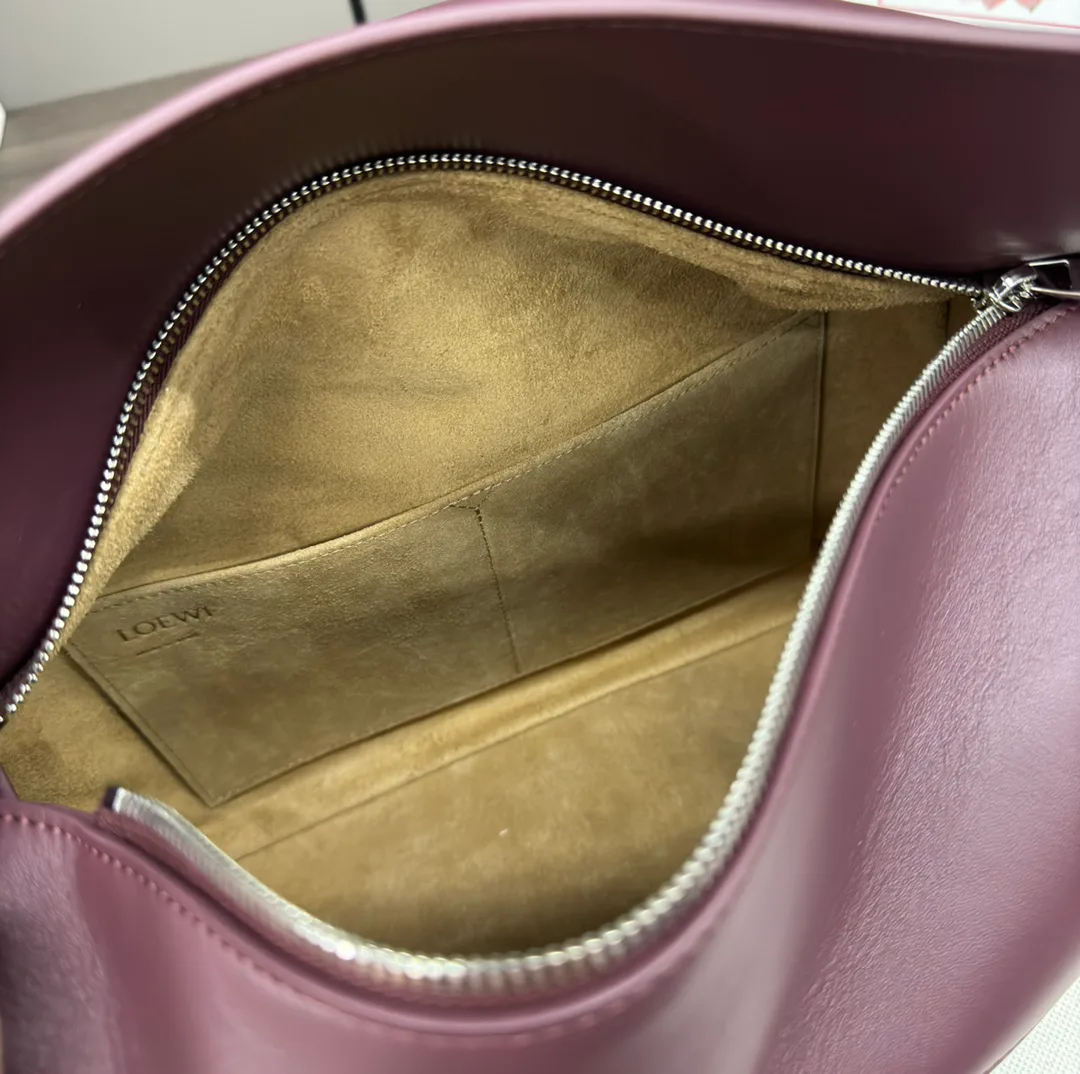 Women's Classic Handbags LOEWE 18030362