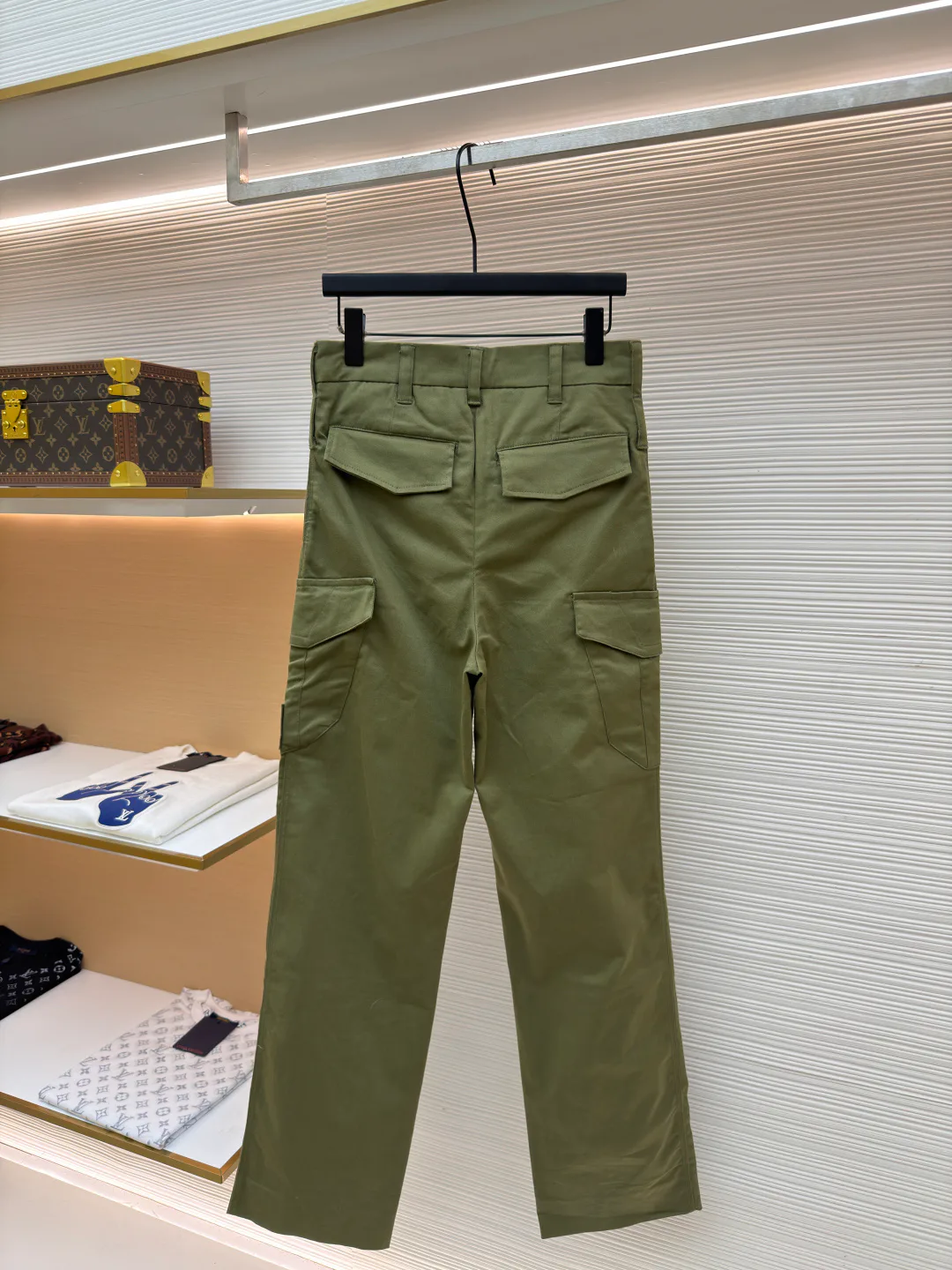 Men's Trousers LOUIS VUITTON 18359654