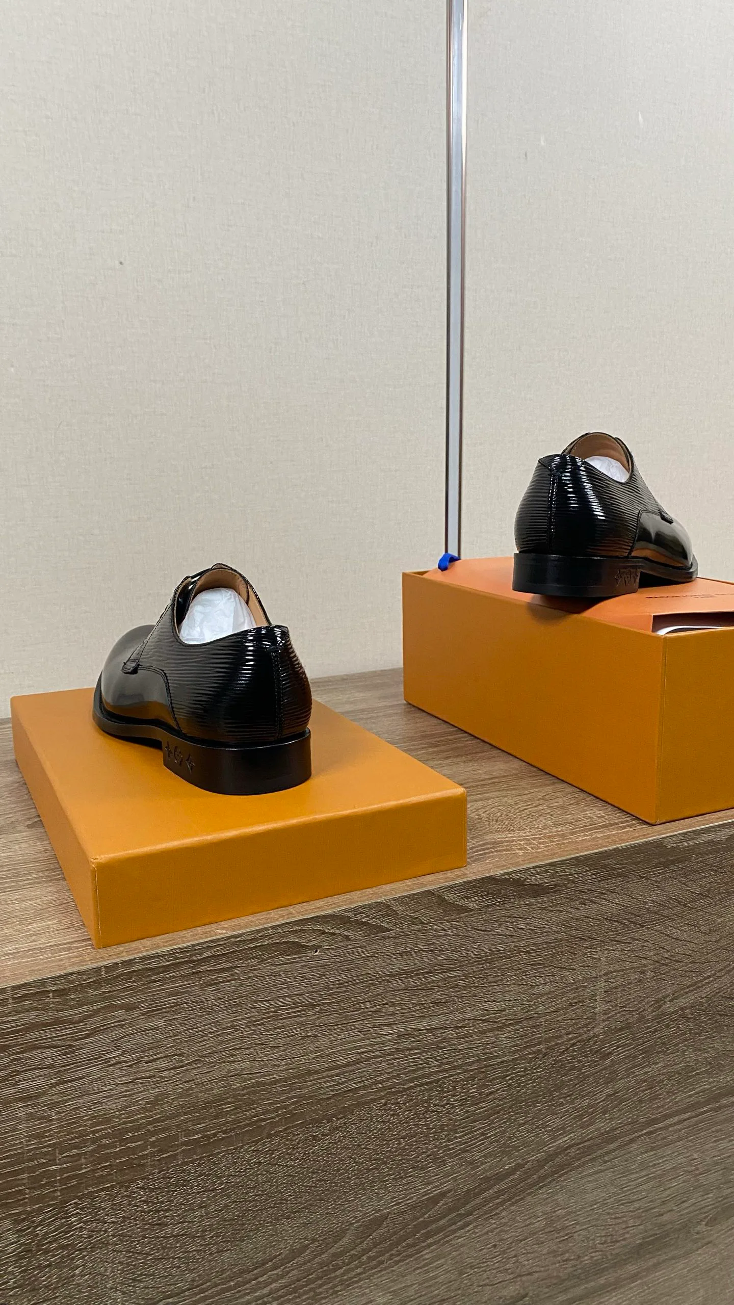 Men's Loafers And Dress Shoes LOUIS VUITTON 18078681