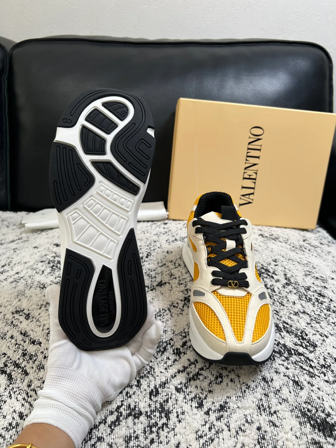 Men's Sneakers VALENTINO 17429903