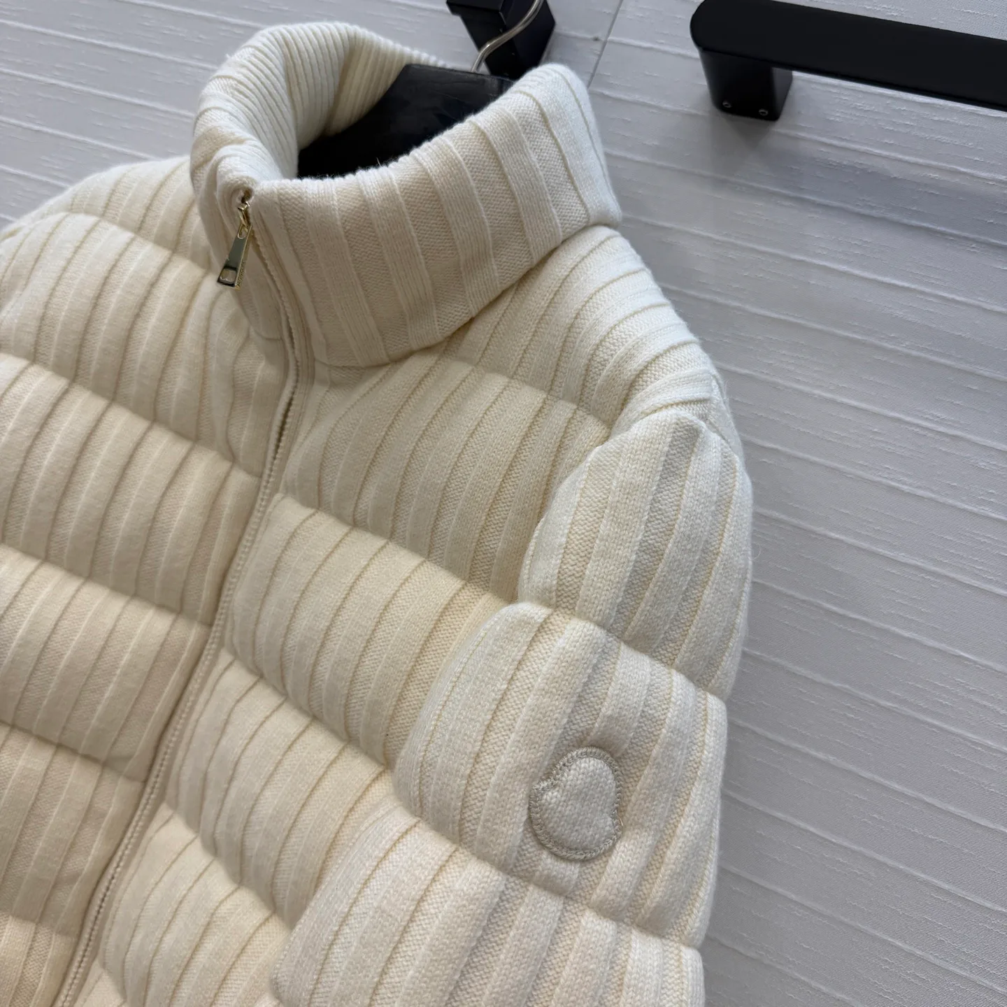 Women's Jackets And Down Jackets MONCLER 18325195