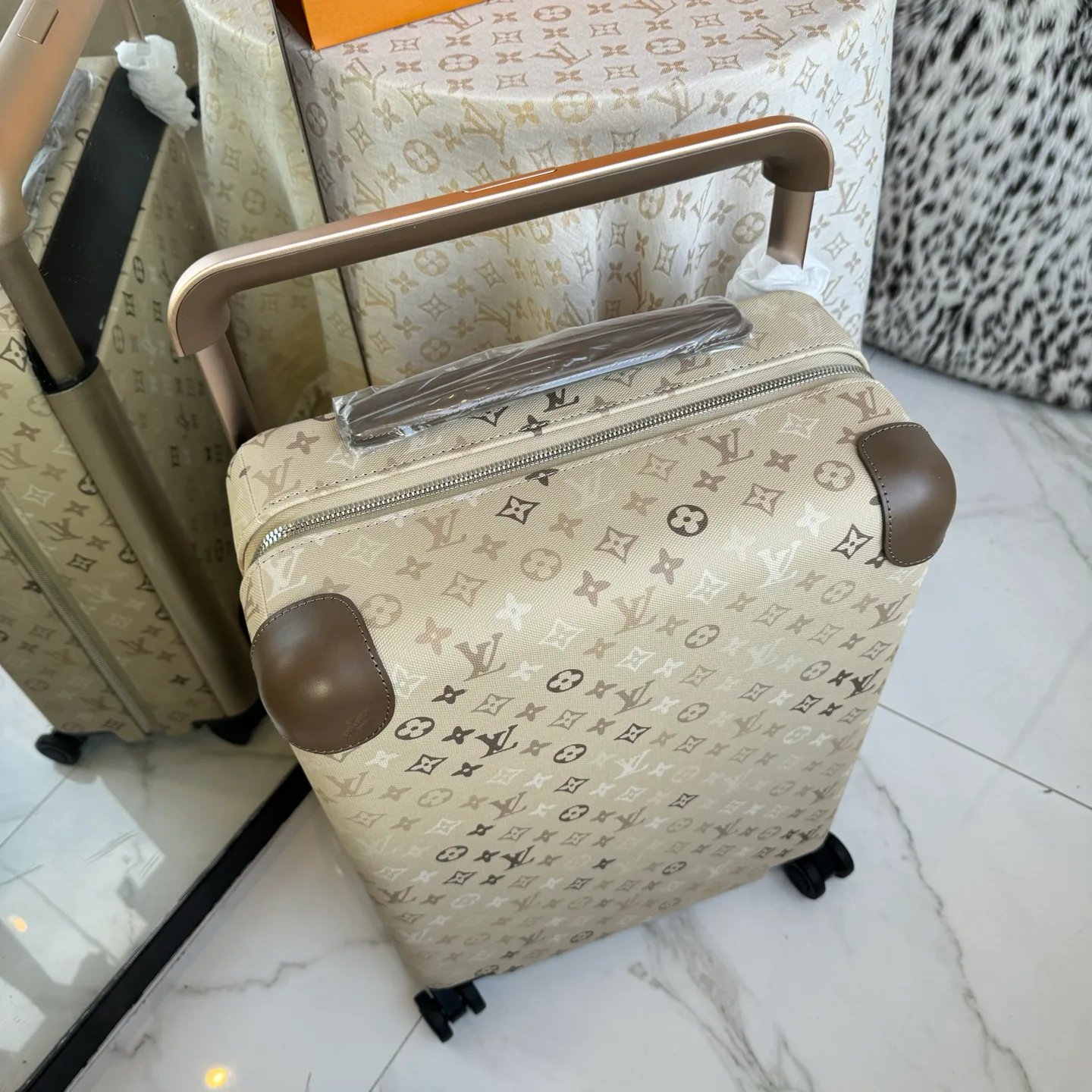 Suitcases LOUIS VUITTON 17675231