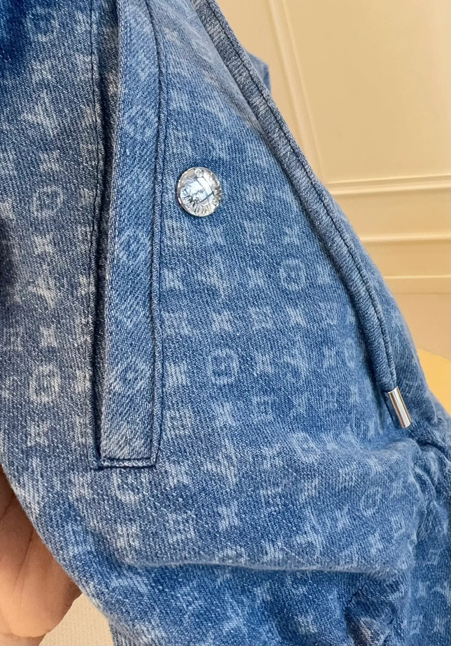 Women's Jackets And Down Jackets LOUIS VUITTON 18405498