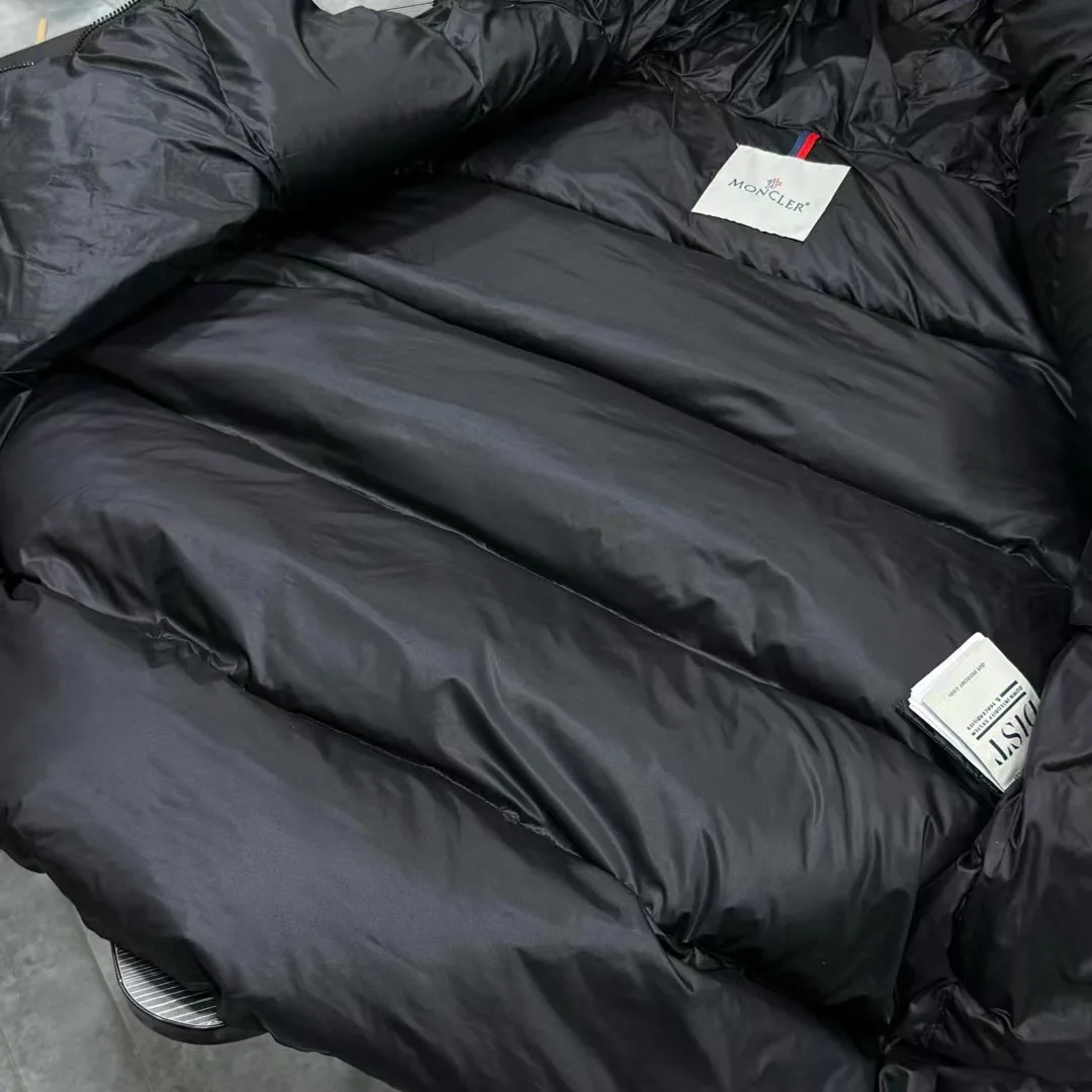 Women's Jackets And Down Jackets MONCLER 17964486