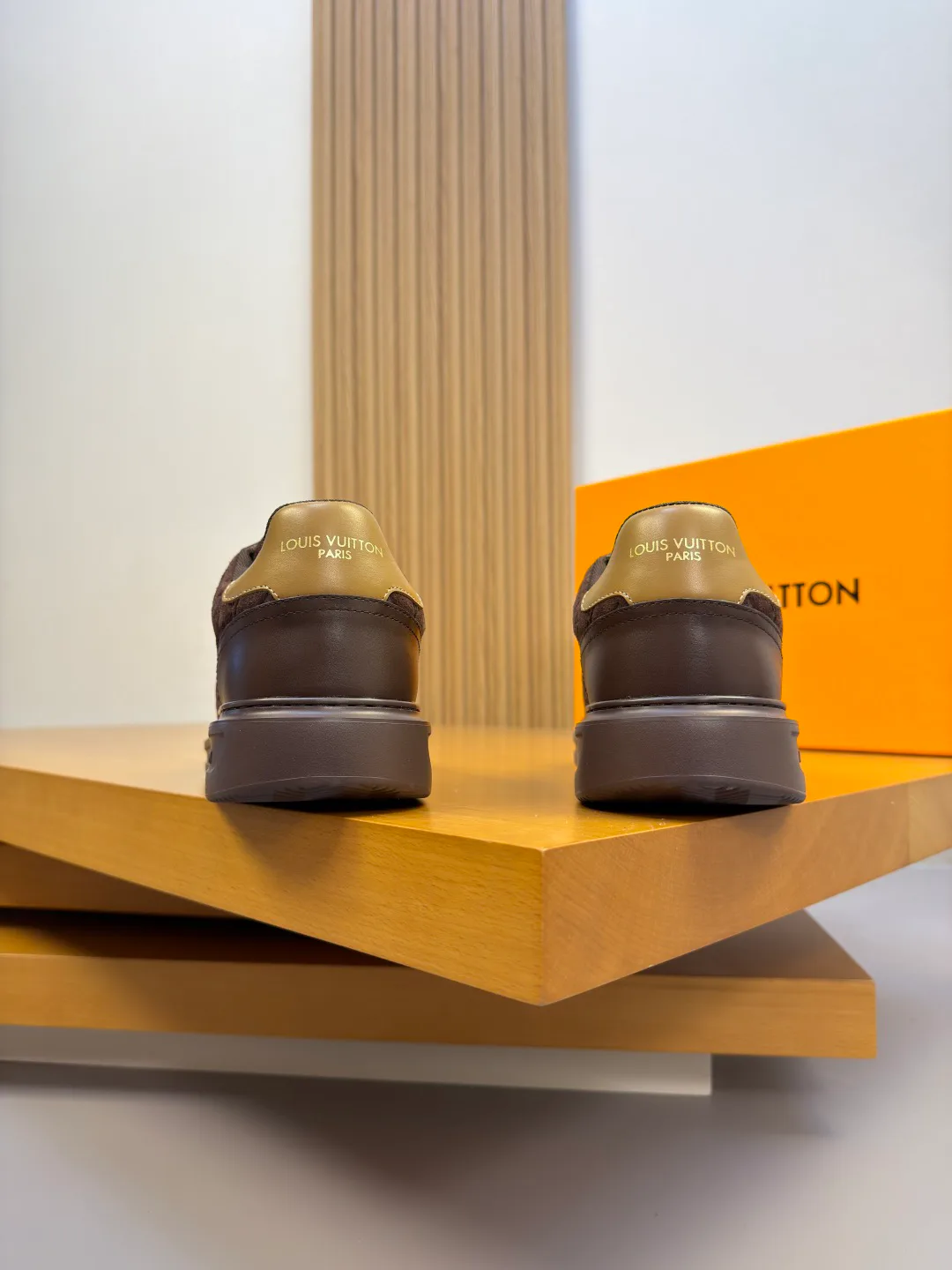 Women's Sneakers LOUIS VUITTON 17765802