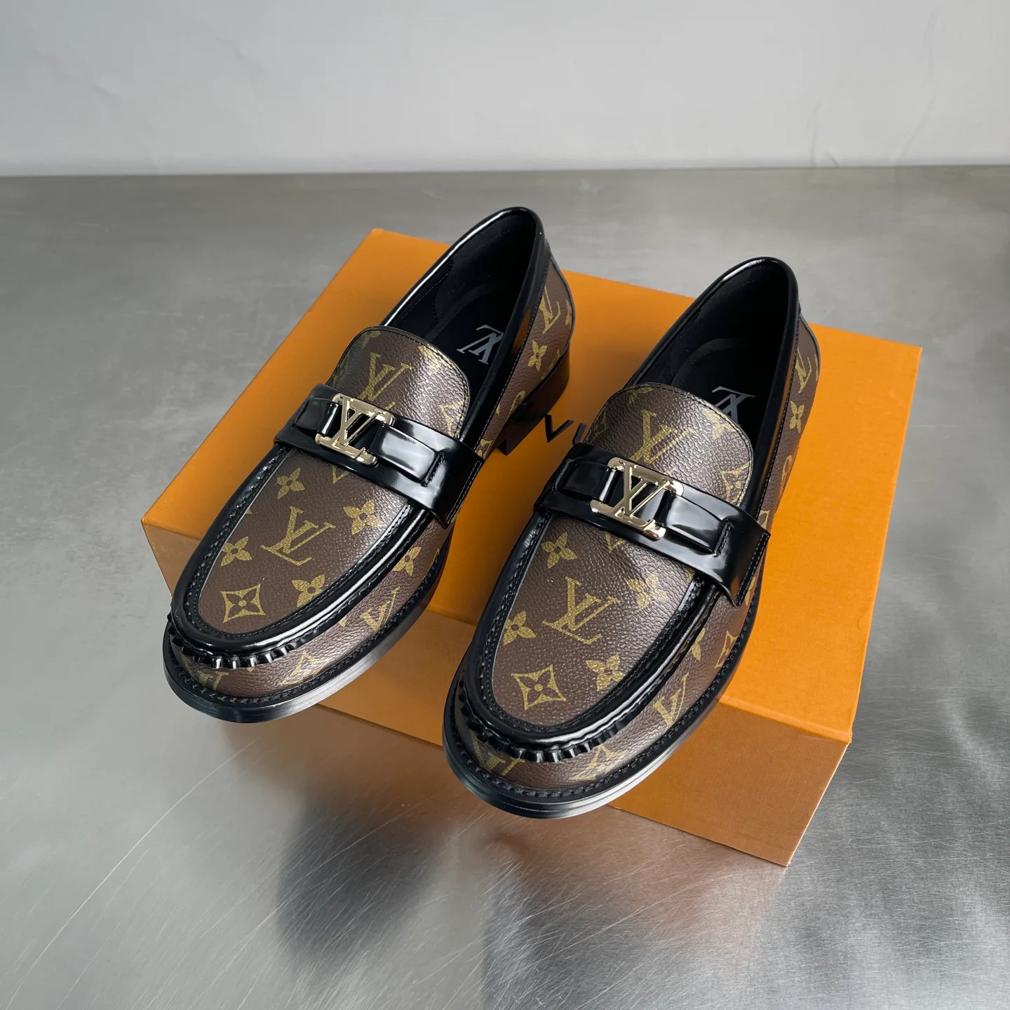 Men's Loafers And Dress Shoes LOUIS VUITTON 18519393