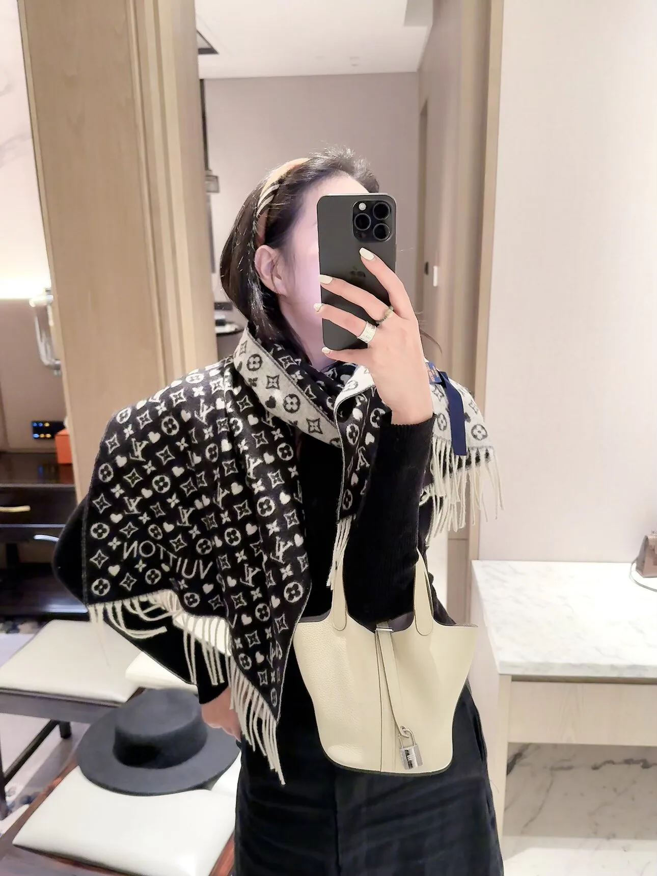 Scarves LOUIS VUITTON 18450152