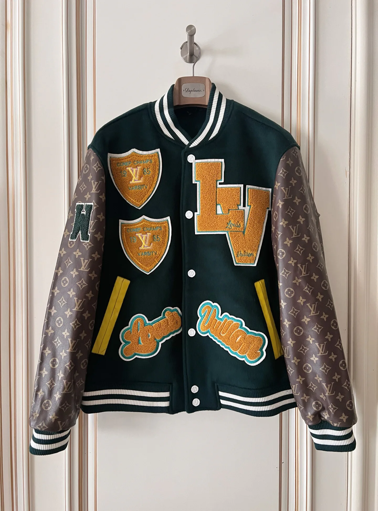 Women's Jackets And Down Jackets LOUIS VUITTON 18409010