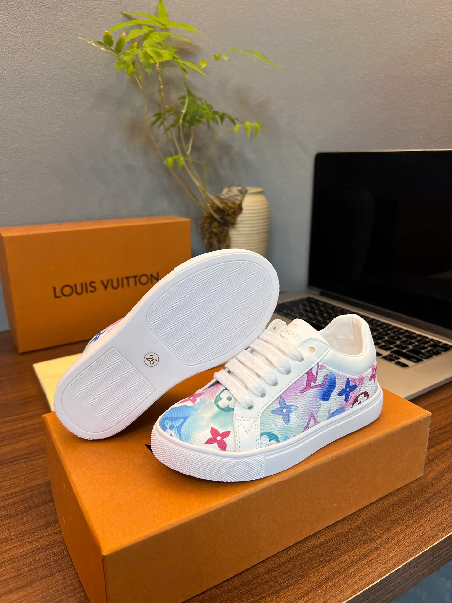 Women's Sneakers LOUIS VUITTON 18077544