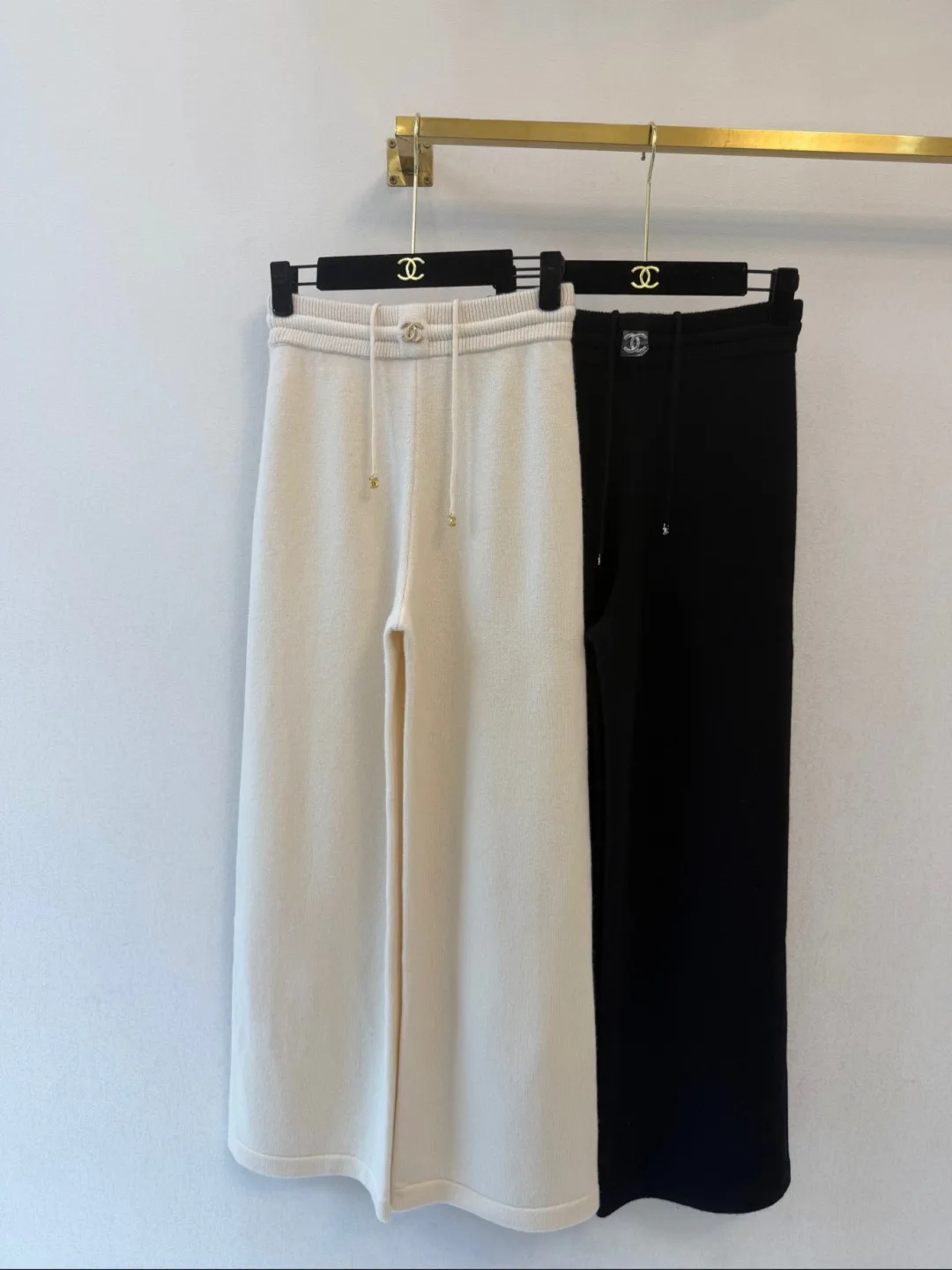 Women's Trousers CHANEL 18137812