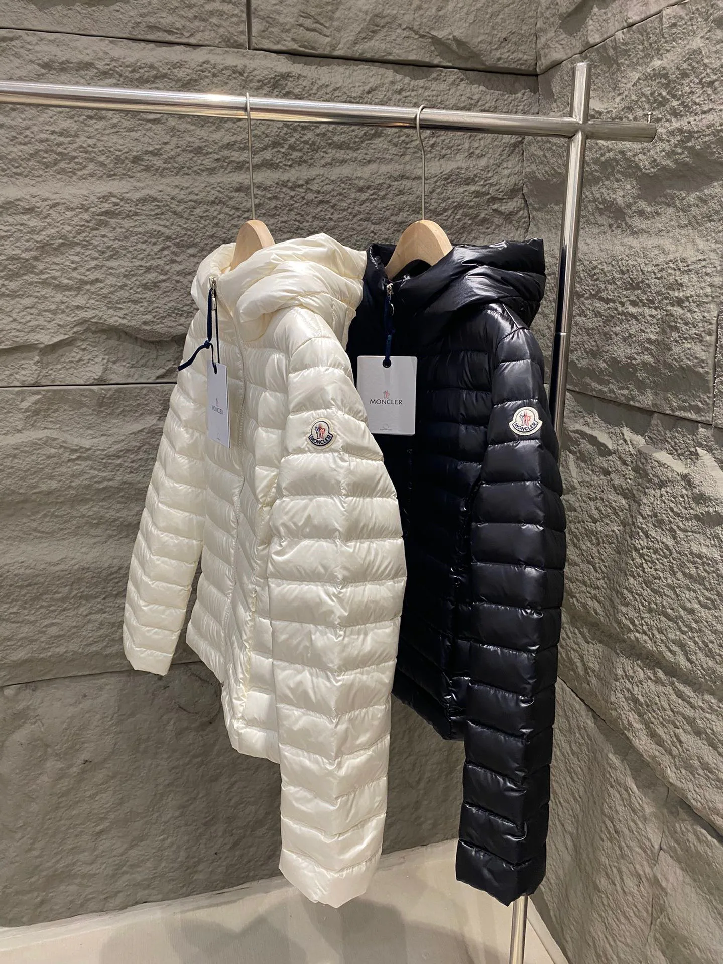 Women's Jackets And Down Jackets MONCLER 17964338