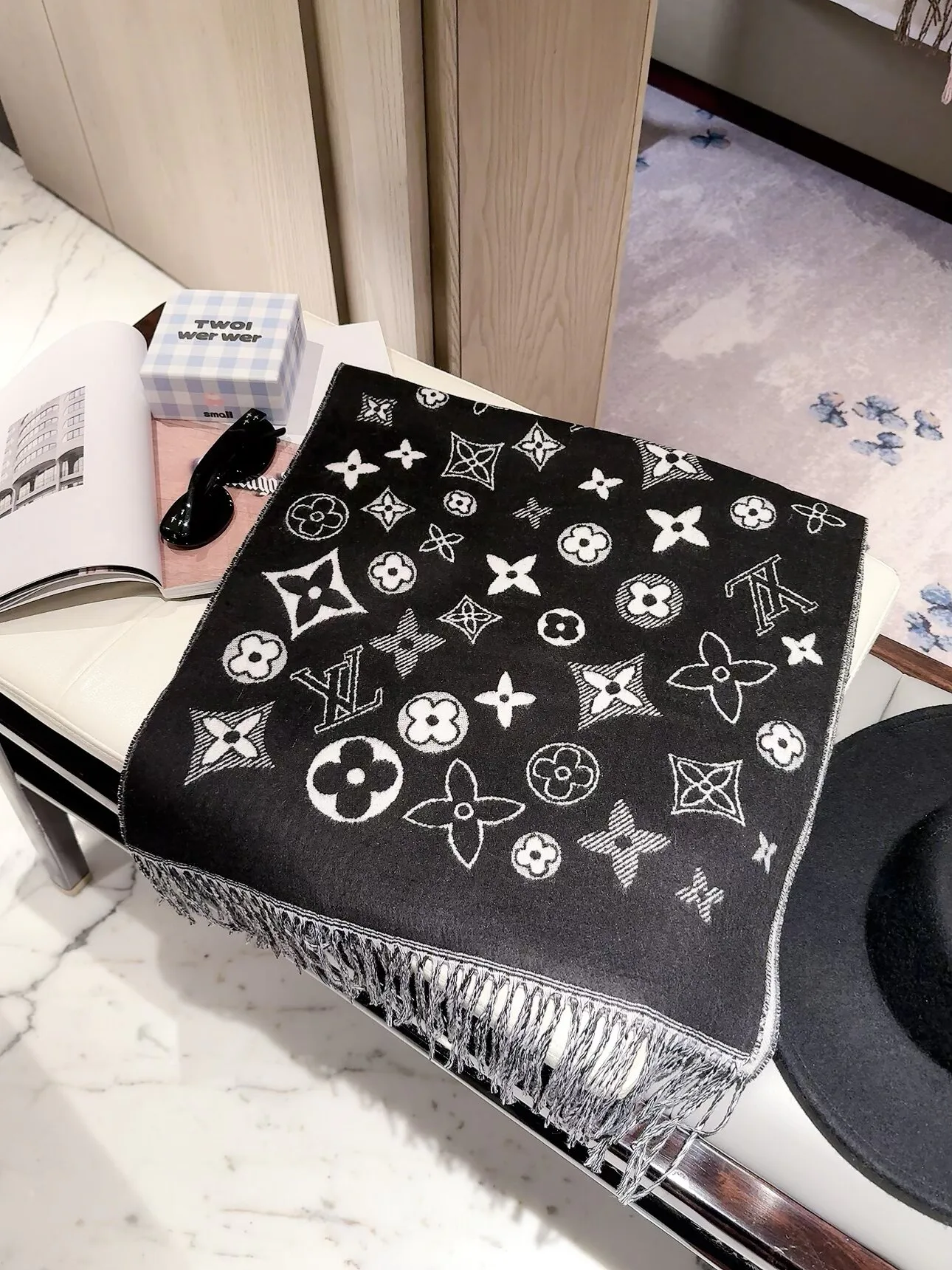 Scarves LOUIS VUITTON 18377551