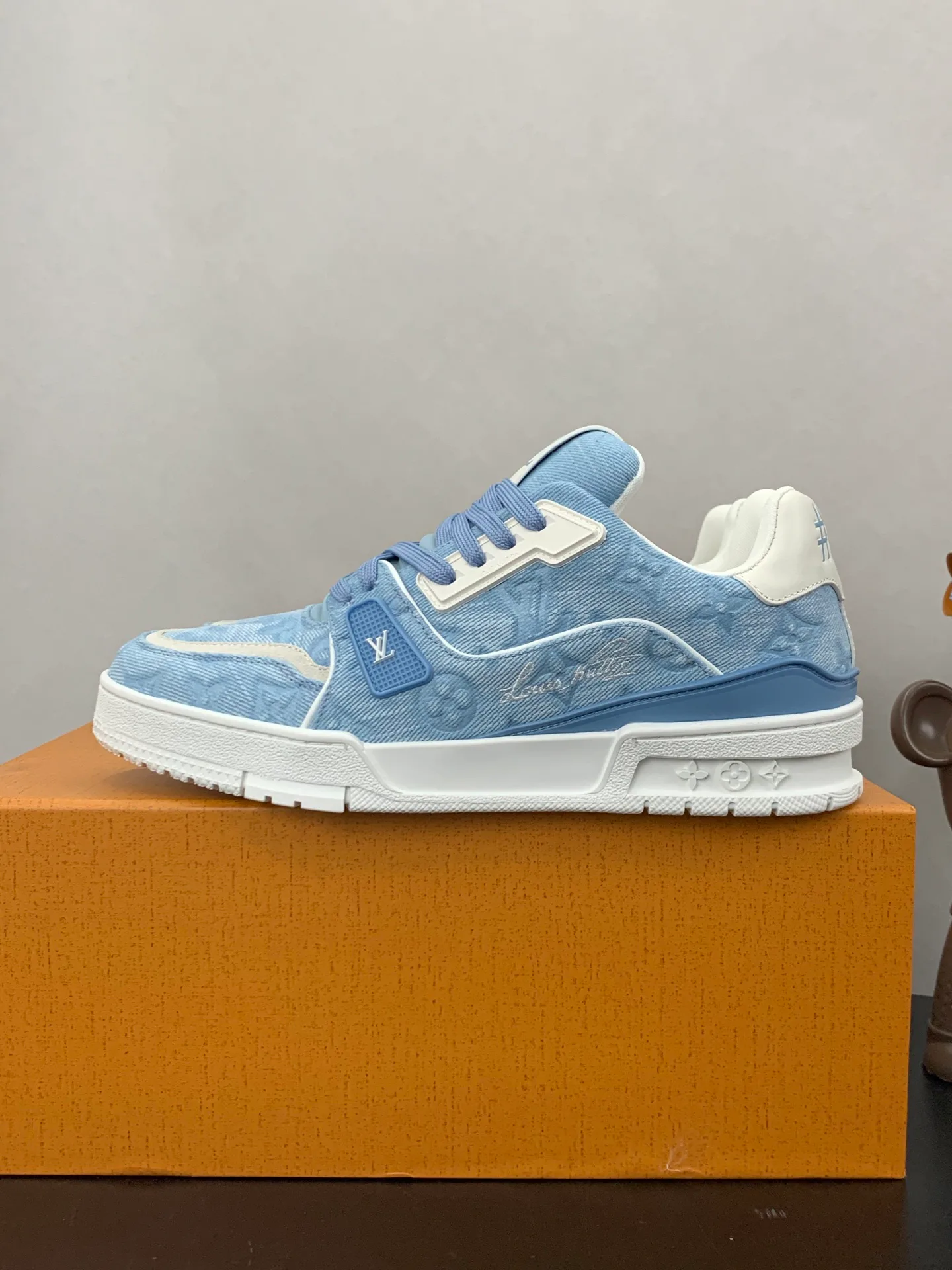 Women's Sneakers LOUIS VUITTON 17545275