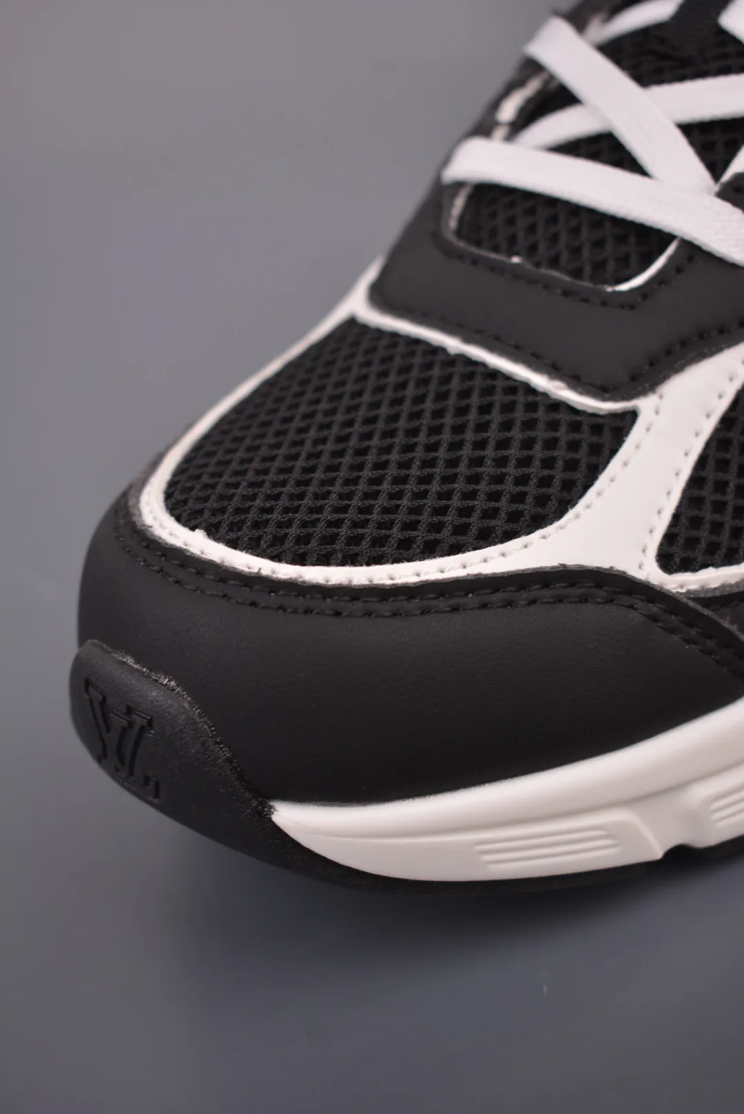 Women's Sneakers LOUIS VUITTON 17429979