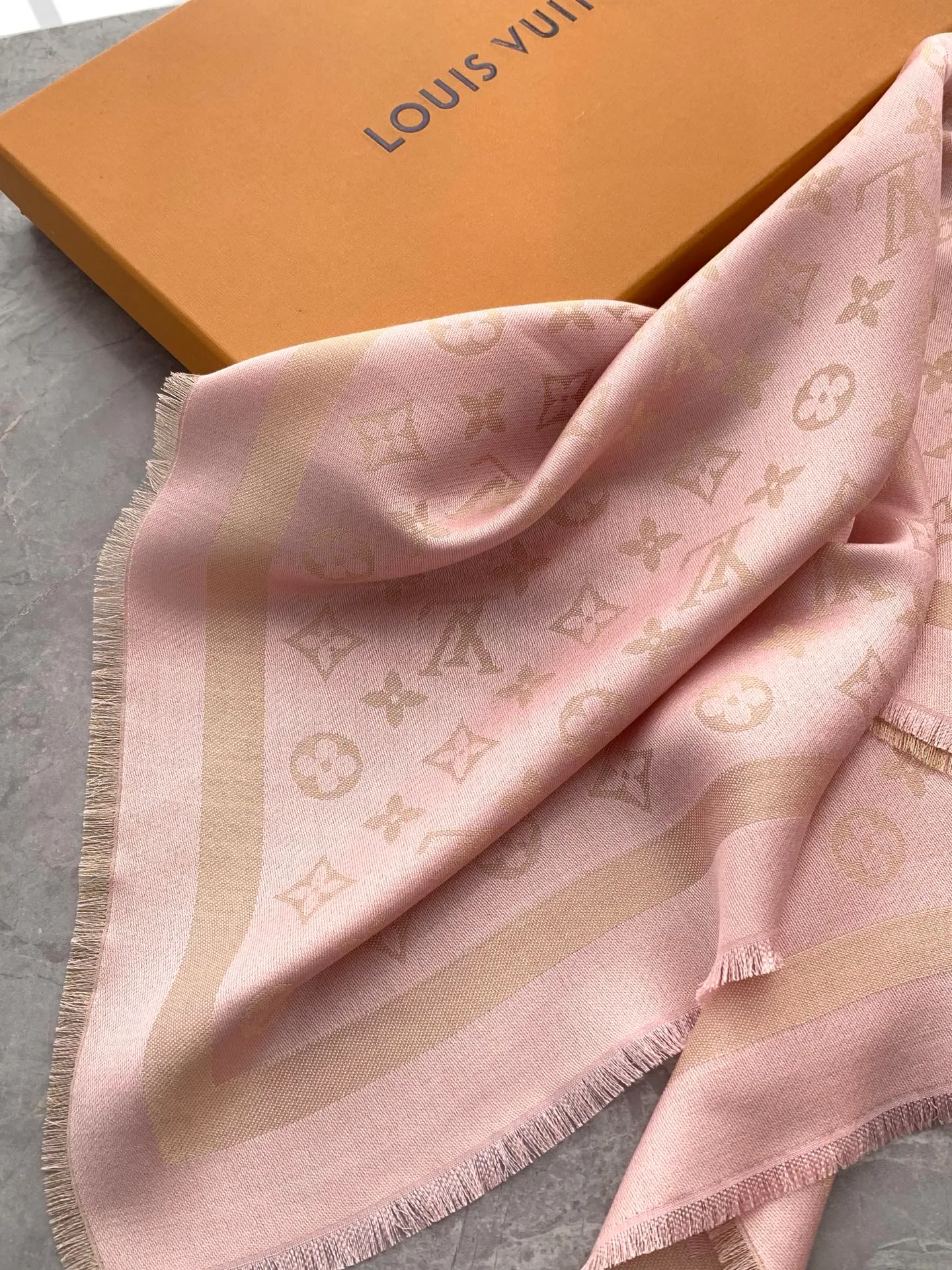 Scarves LOUIS VUITTON 17925782