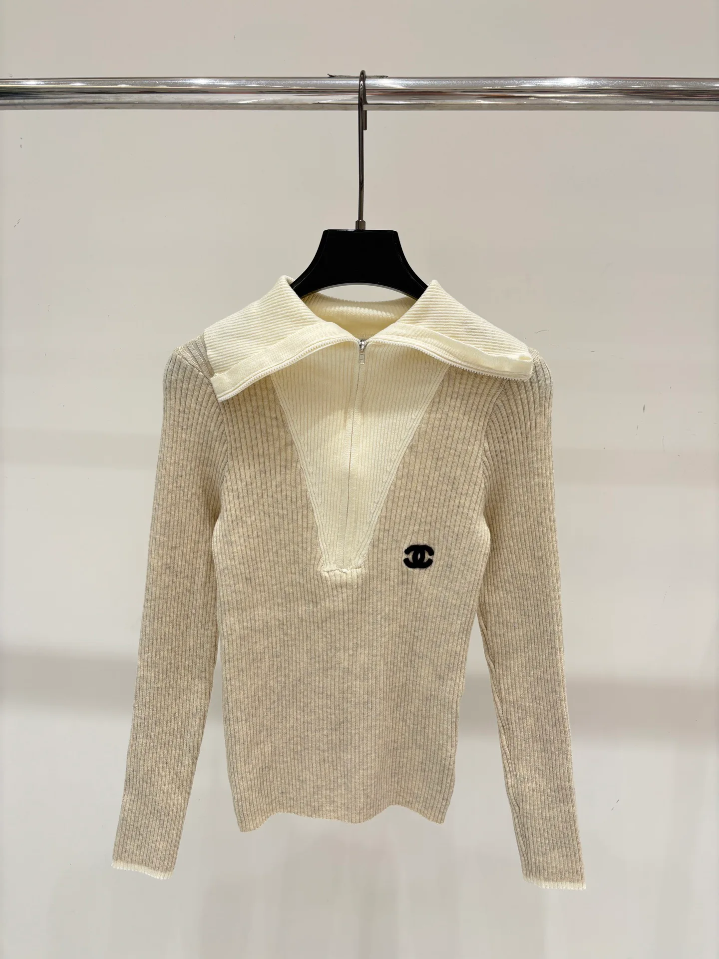 Women's Jumpers And Sweaters CHANEL 18032687