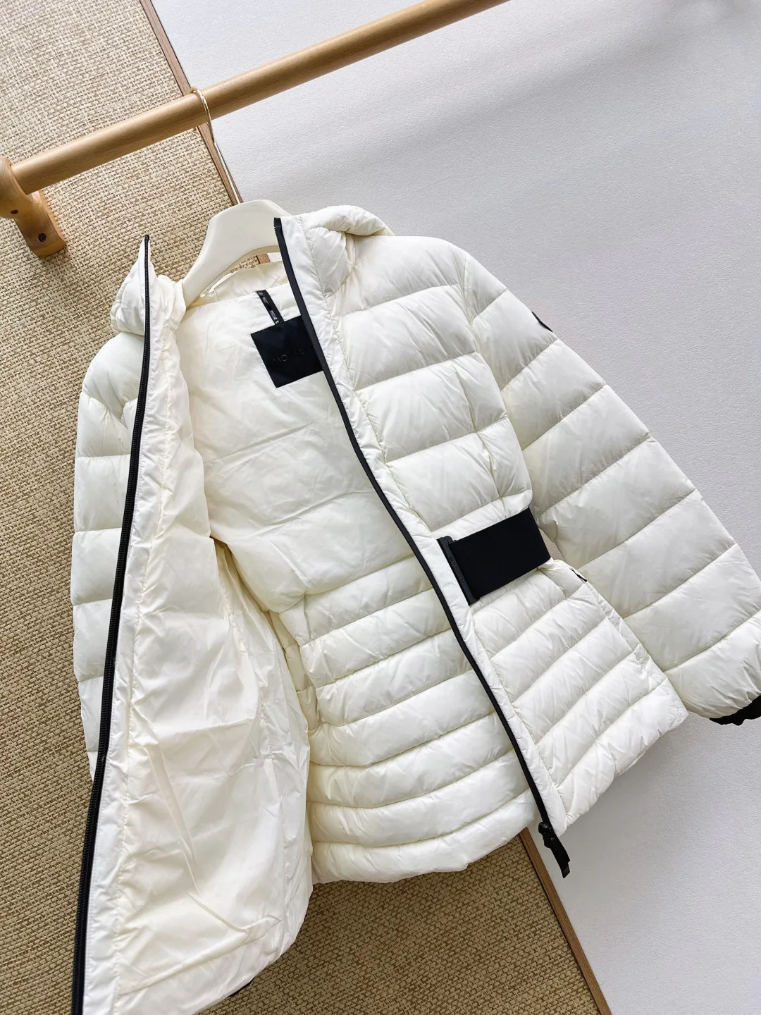 Women's Jackets And Down Jackets MONCLER 18345001