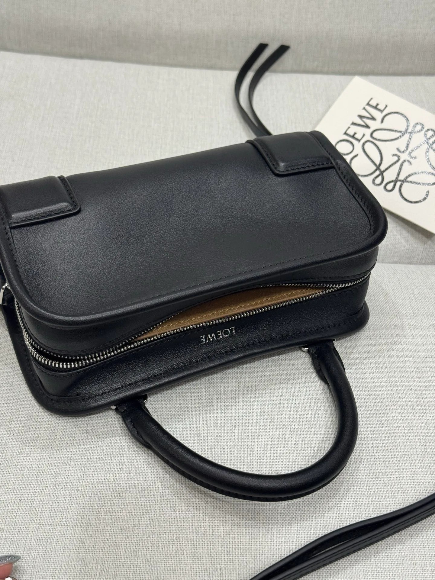 Women's Classic Handbags LOEWE 18231887