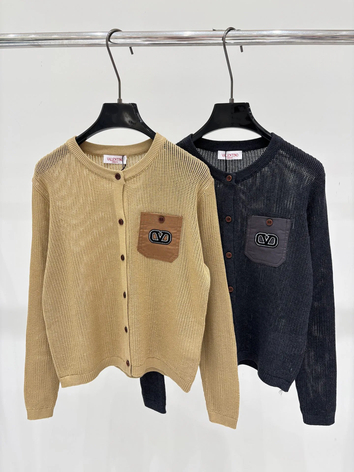 Women's Jumpers And Sweaters VALENTINO 18032620