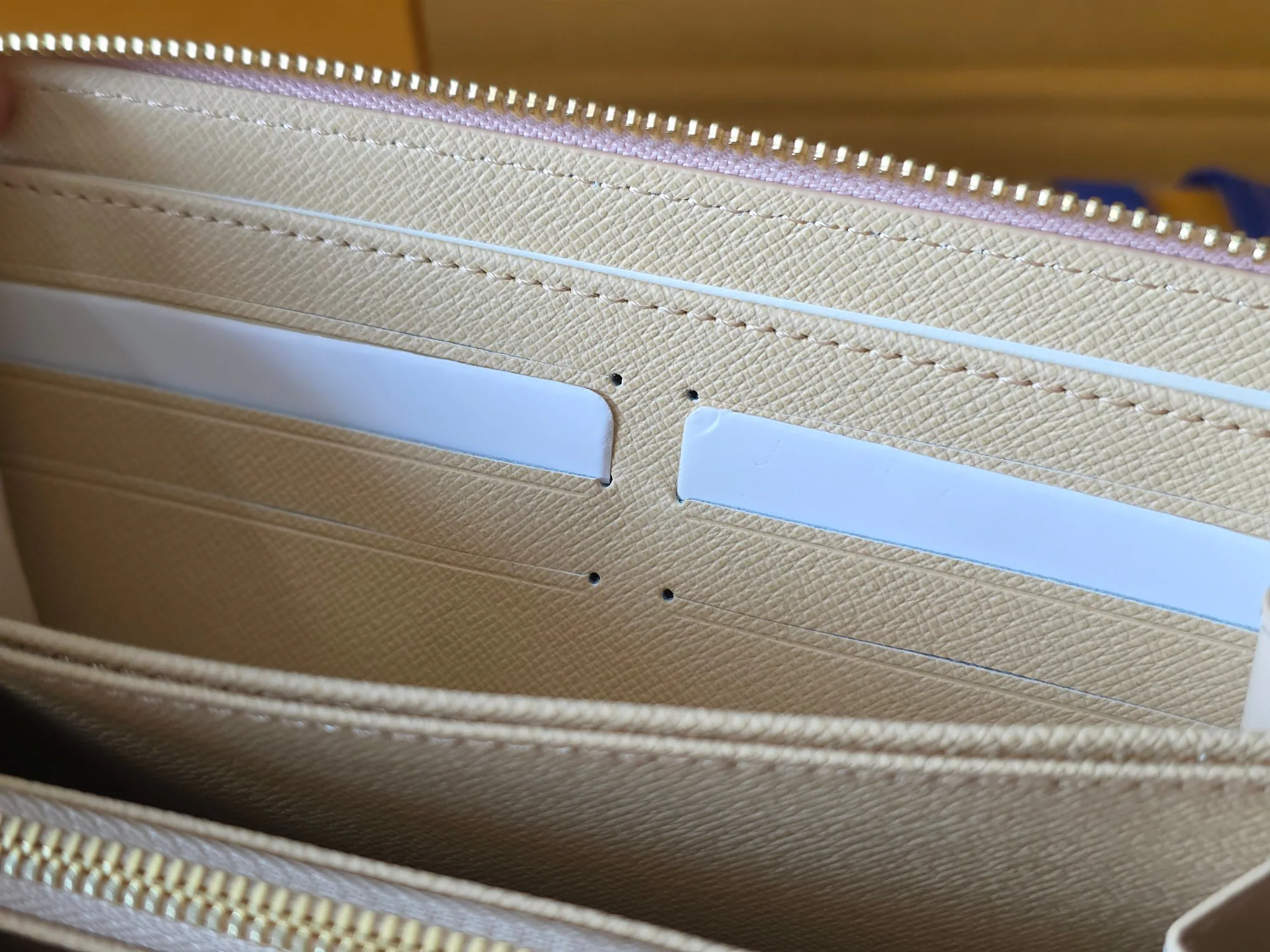 Women's Clutches LOUIS VUITTON 18391185