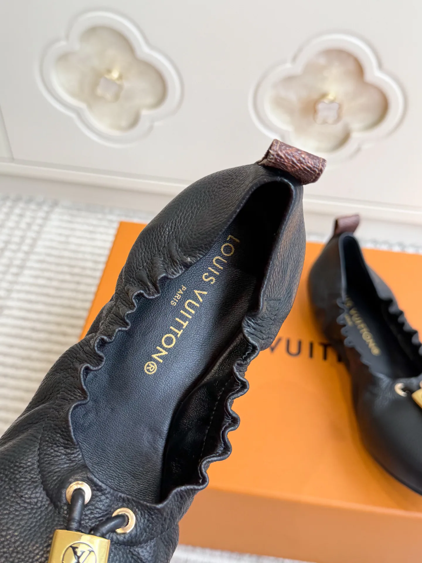 Women's Ballet Flats LOUIS VUITTON 18414276