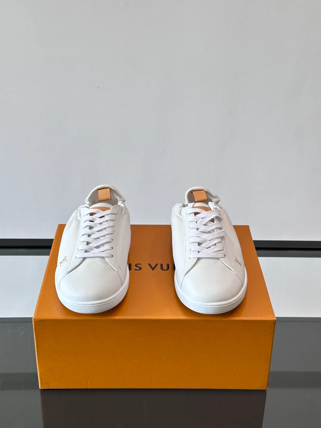 Men's Sneakers LOUIS VUITTON 18263693