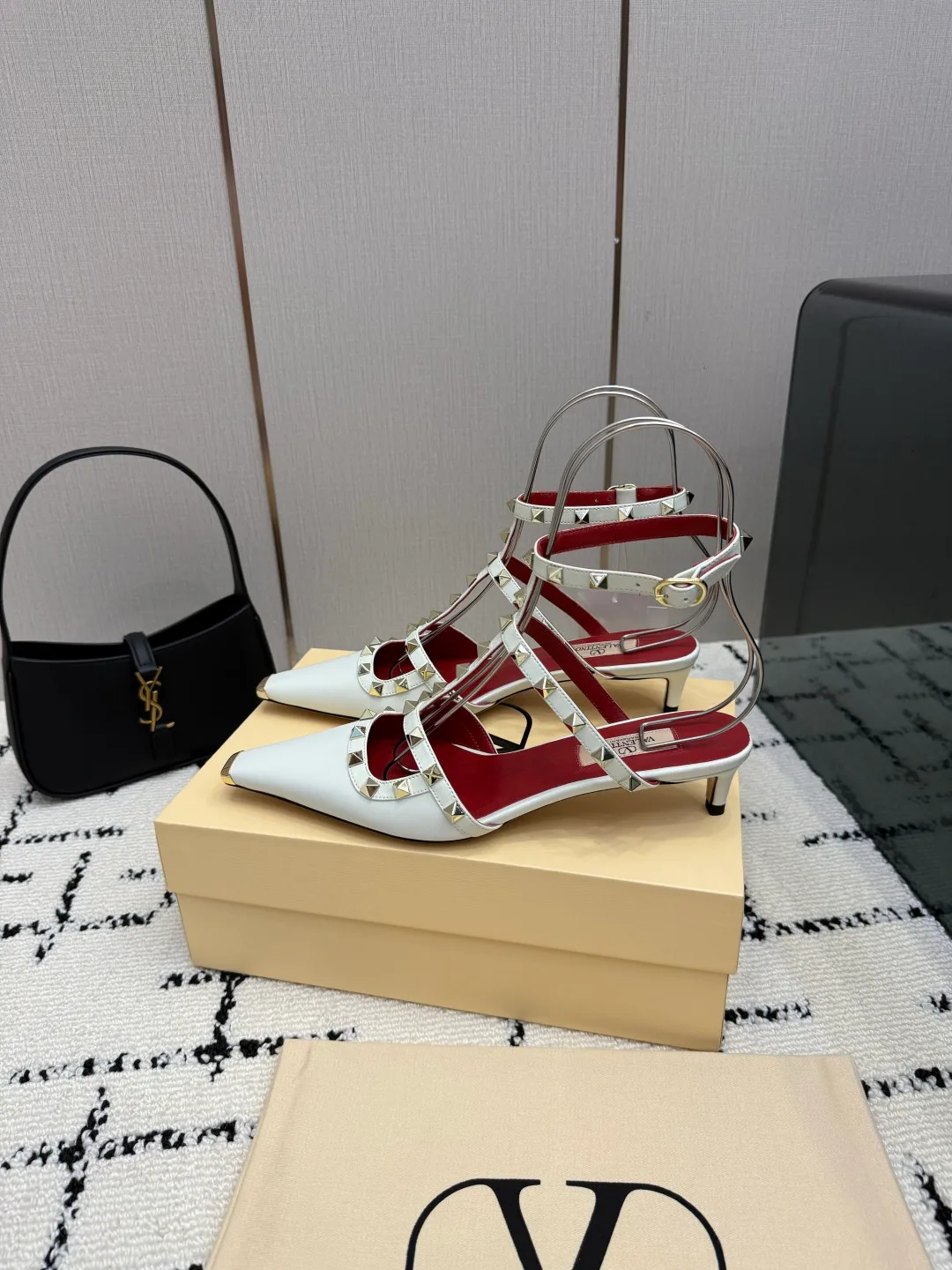 Women's Open-Toe Sandals VALENTINO 17594503