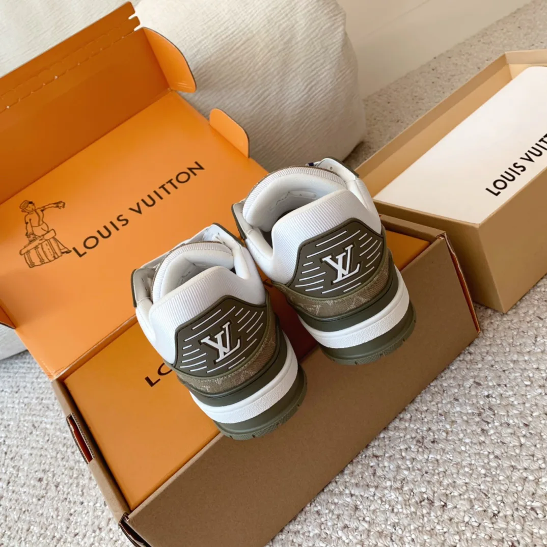 Кроссовки Женские Louis Vuitton 18625656