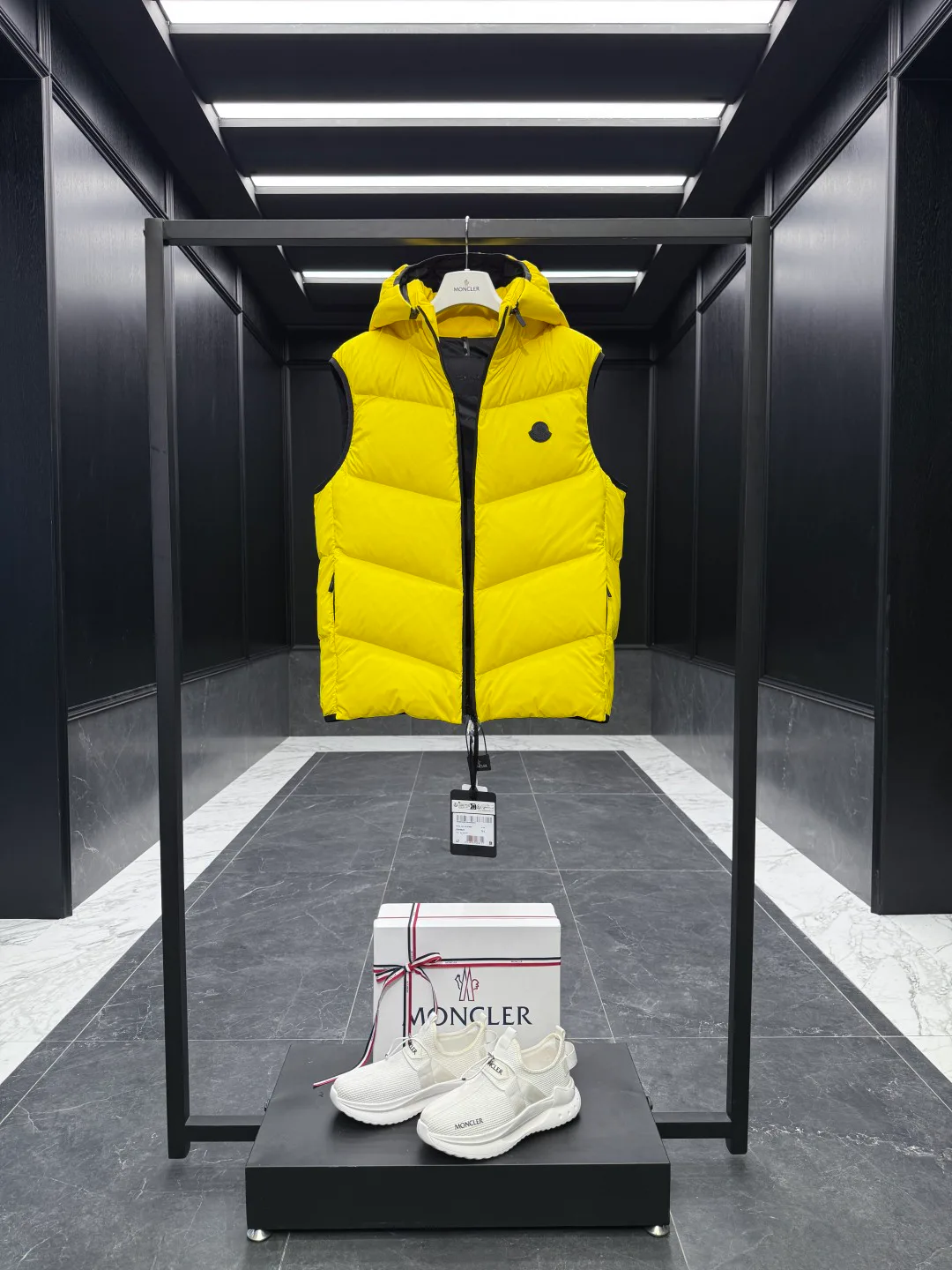 Men's Vests MONCLER 18007722