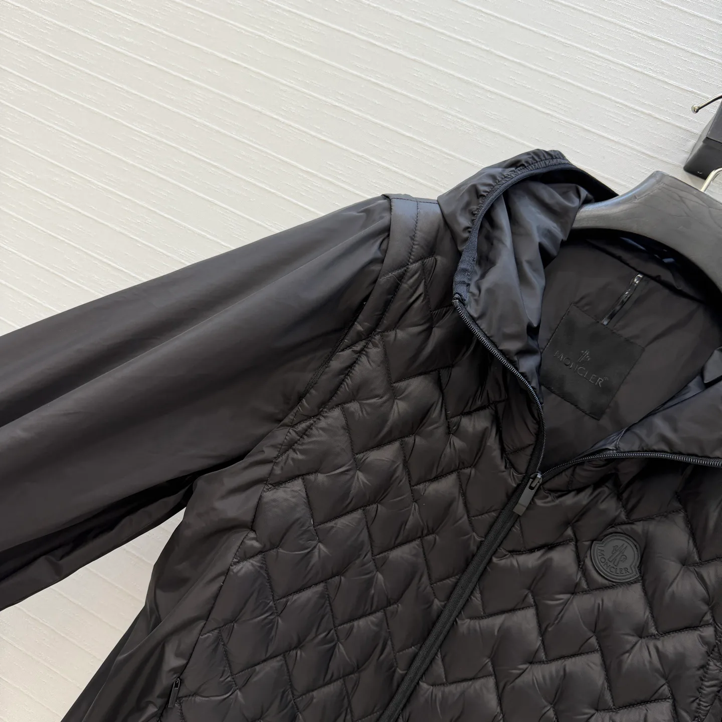 Women's Jackets And Down Jackets MONCLER 18023544