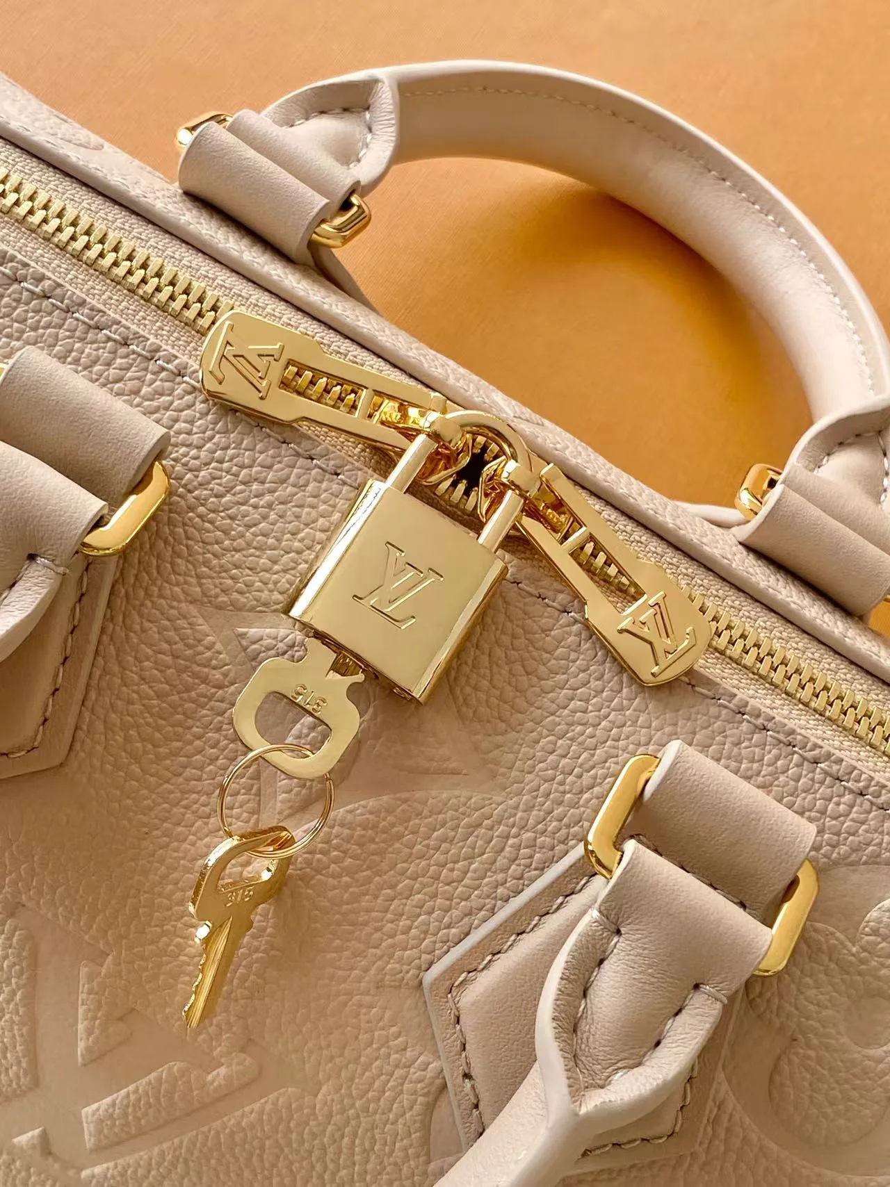 Классические Сумки Женские Louis Vuitton 18664432