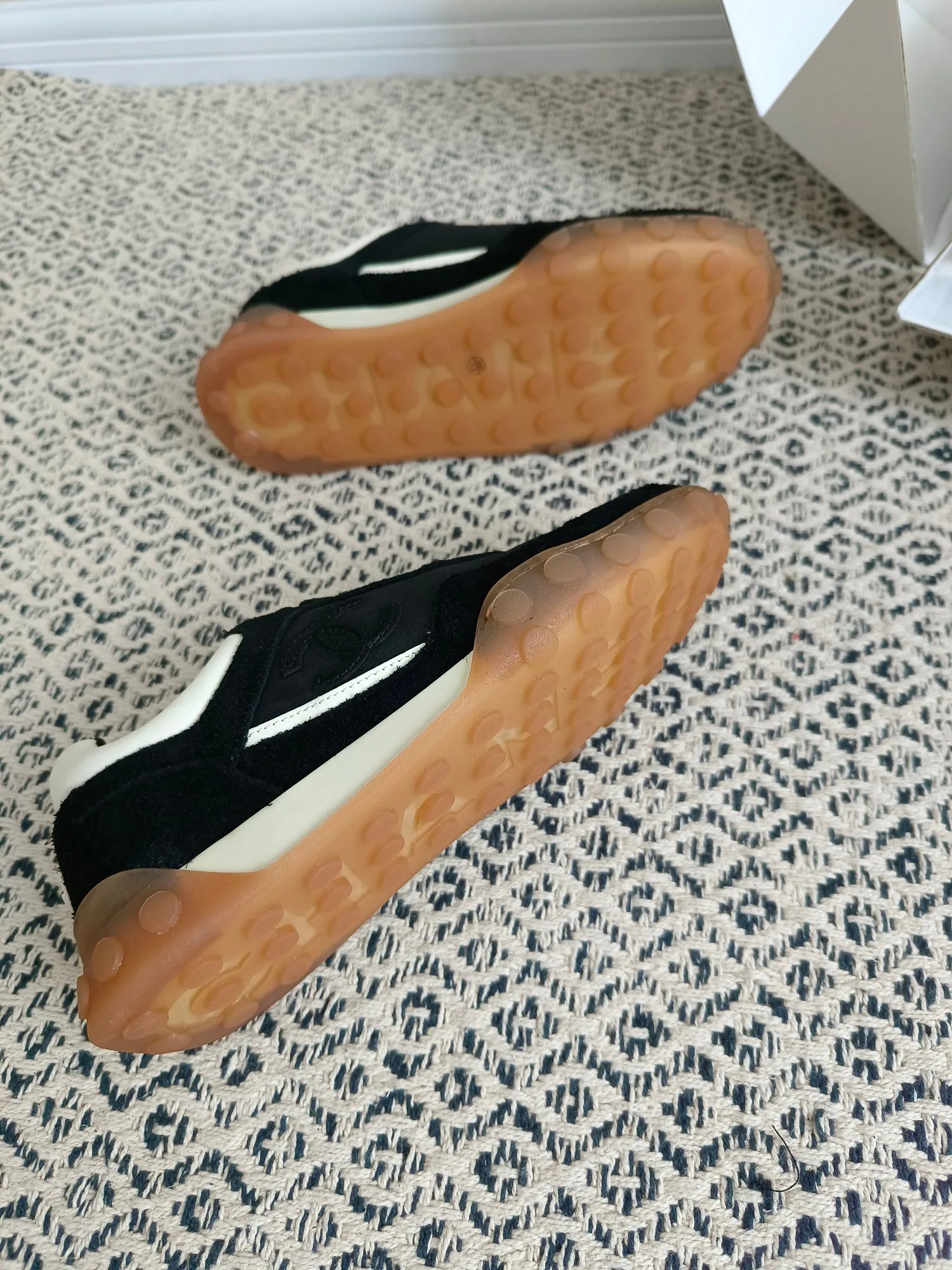 Women's Sneakers CHANEL 18475408