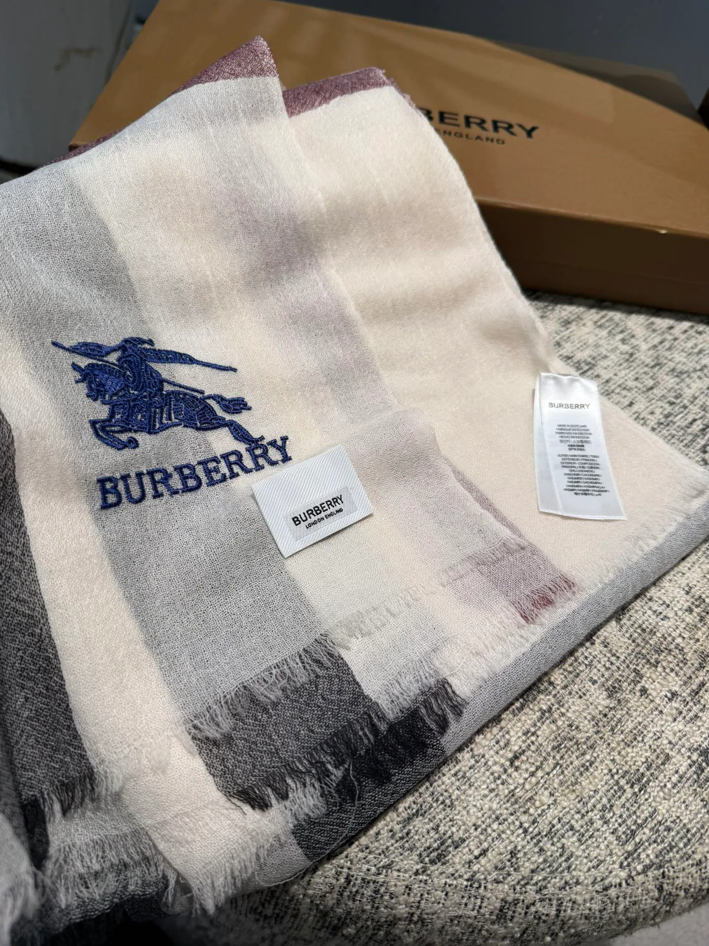 Scarves BURBERRY 18222429