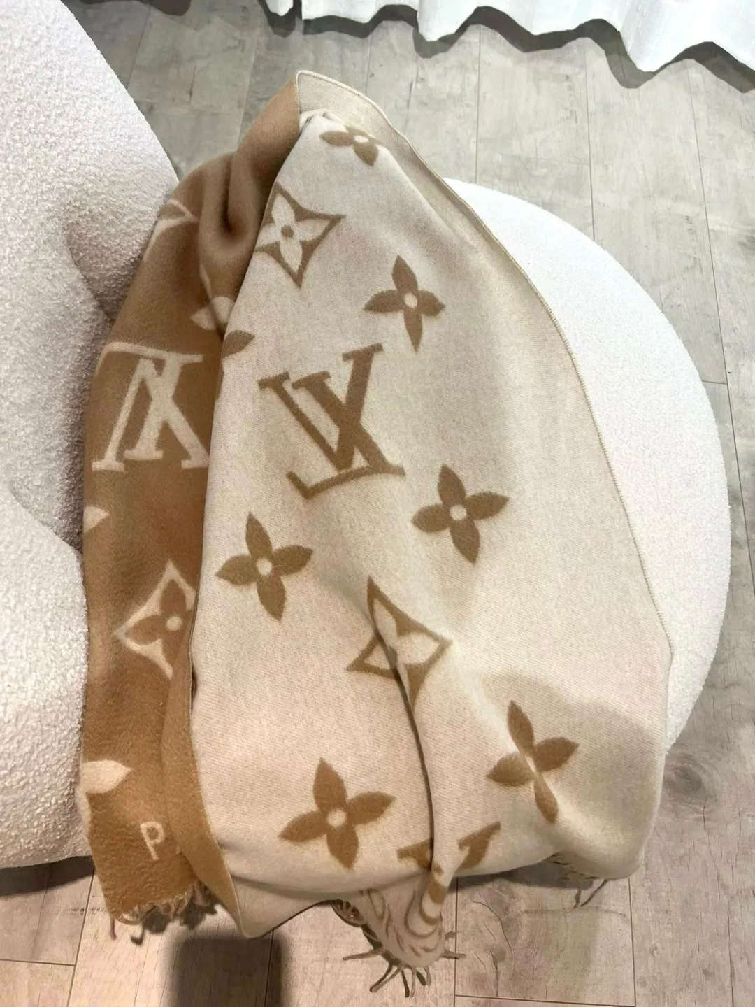 Scarves LOUIS VUITTON 18141168